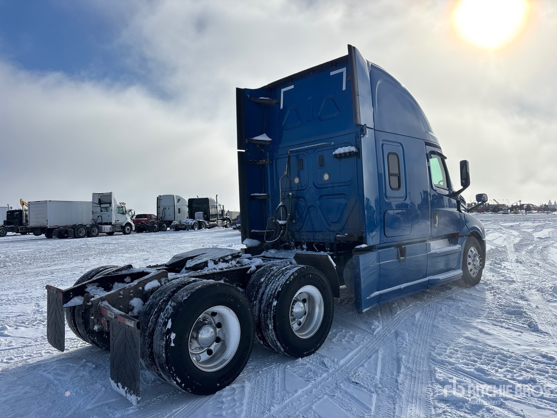 Aspect général with Image, coin arrière droit