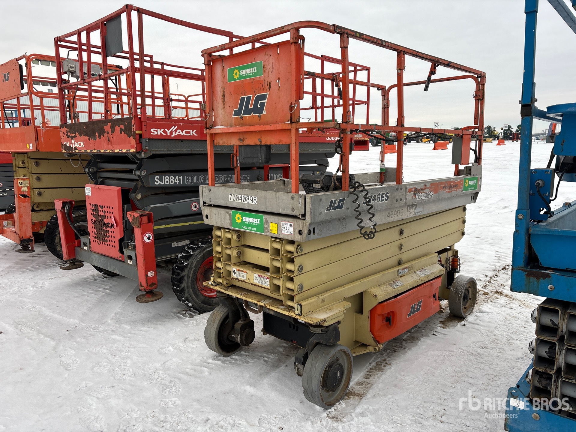 General Appearance with Picture, Left Front Corner