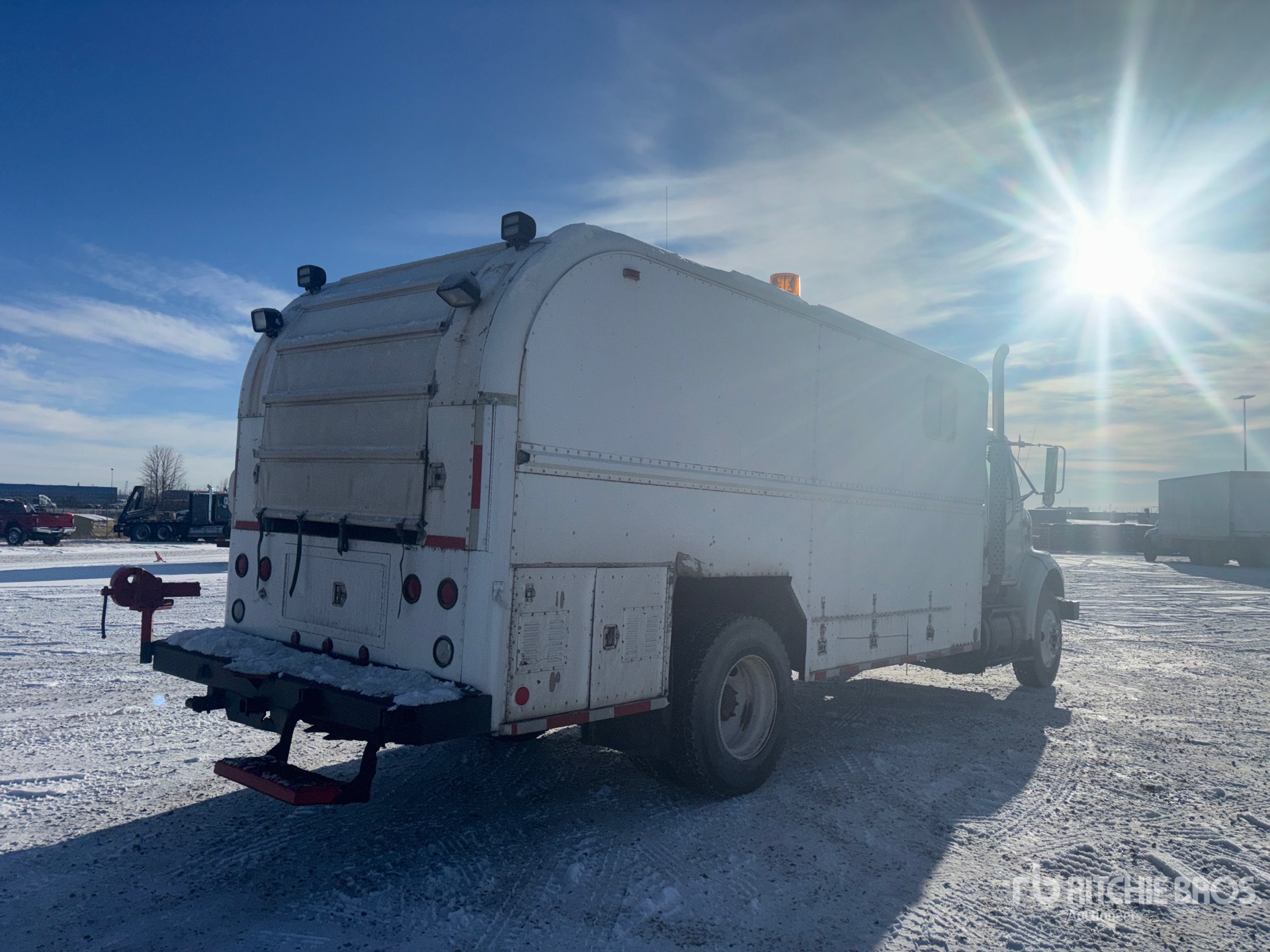 Aspect général with Image, coin arrière droit