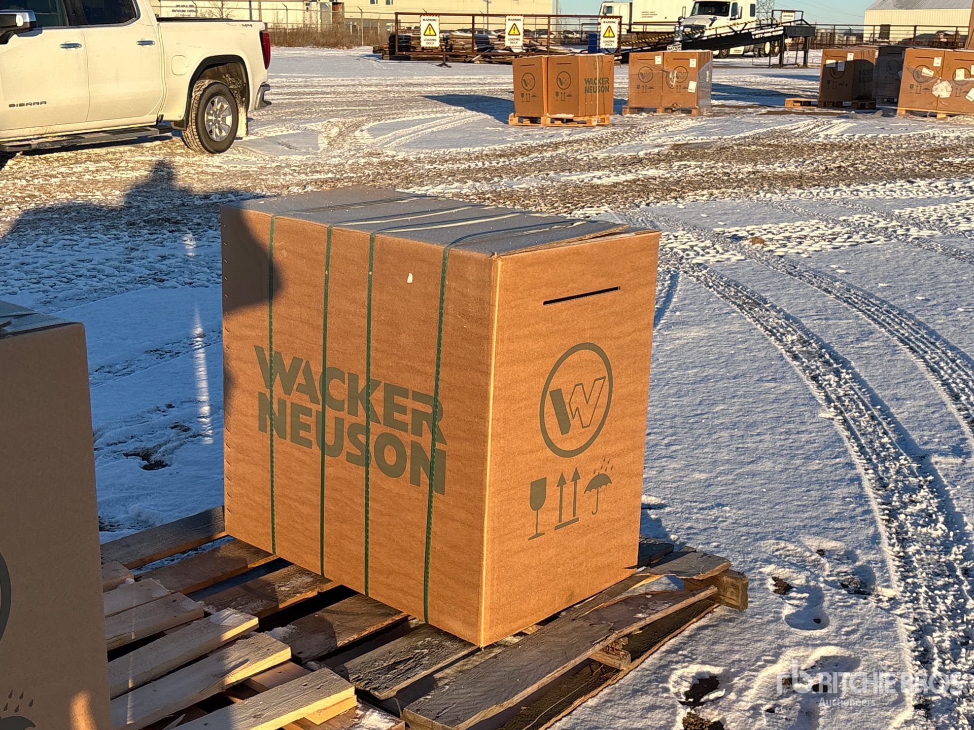 General Appearance with Picture, Right Rear Corner