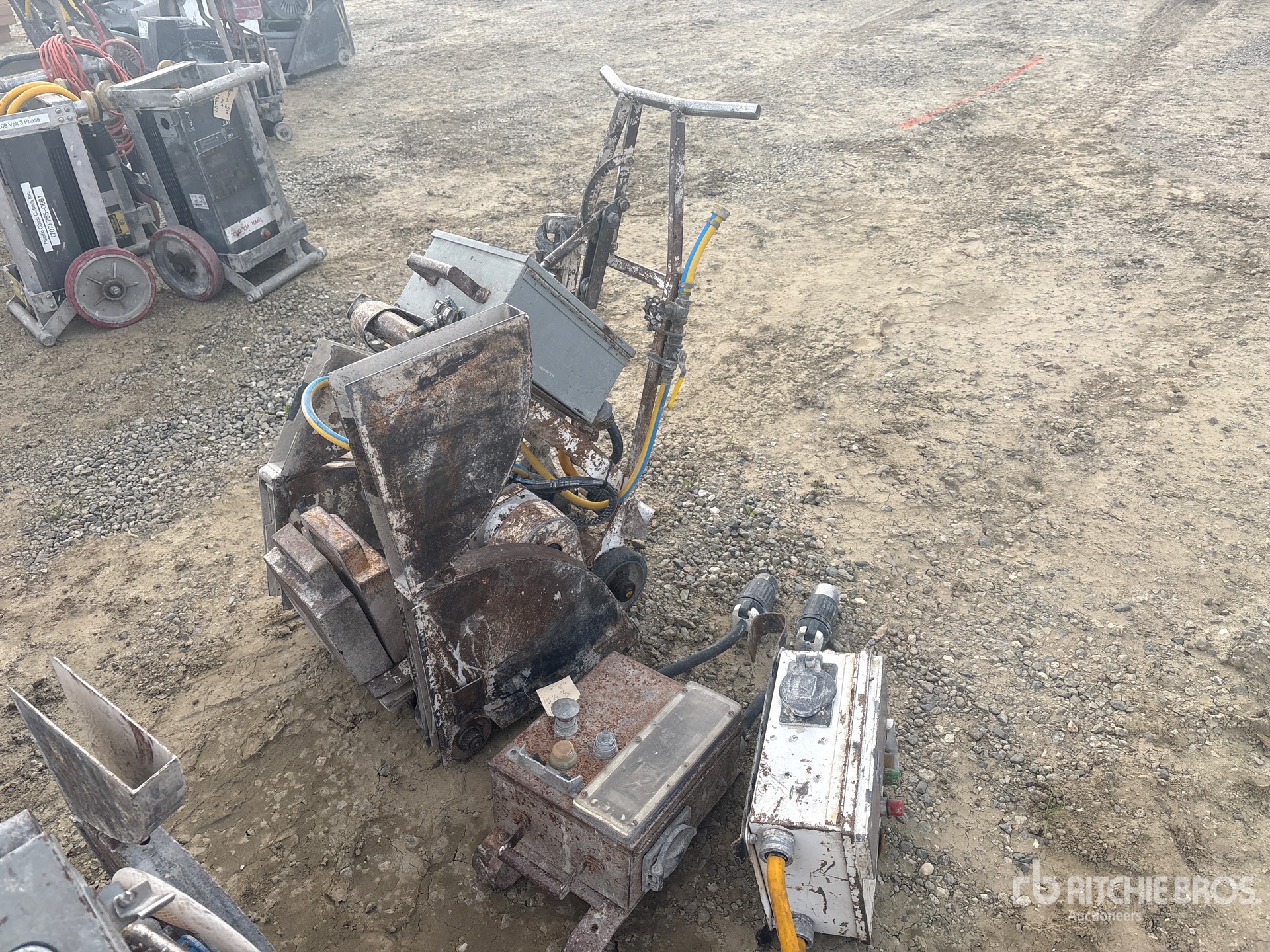 General Appearance with Foto, angolo anteriore sinistro