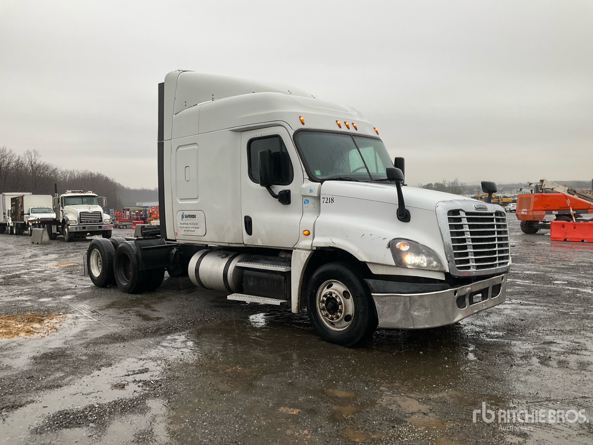 Aspect général with Image, coin avant droit