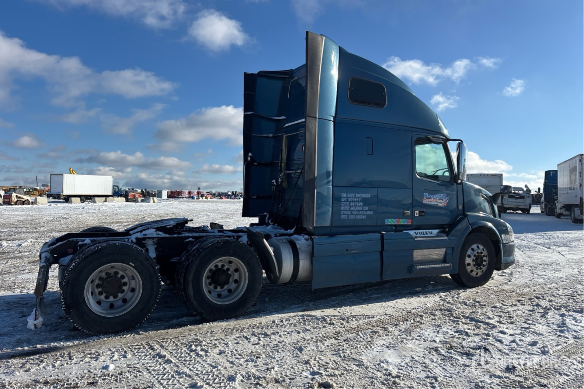 Aspect général with Image, coin arrière droit