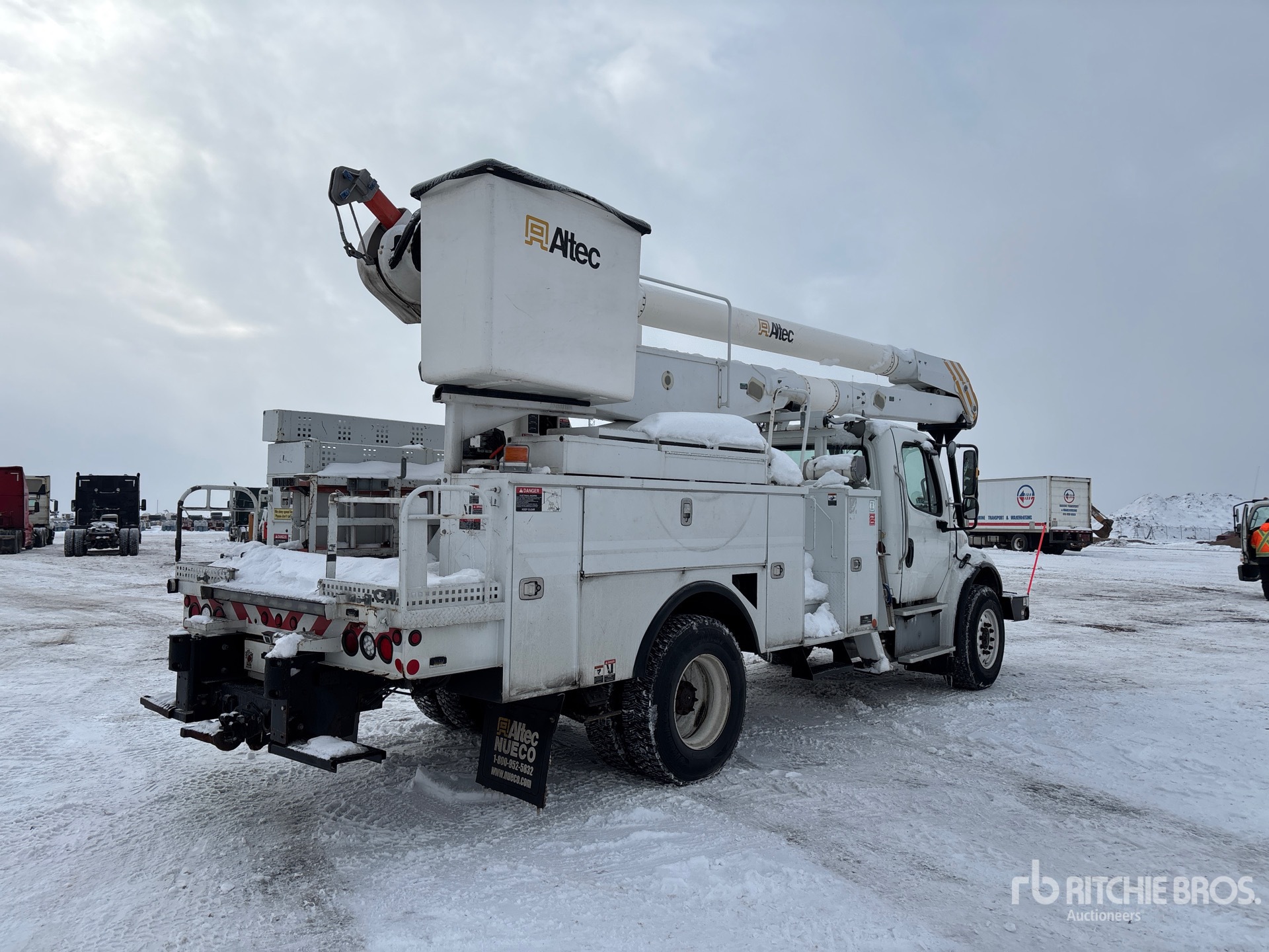 Aspect général with Image, coin arrière droit