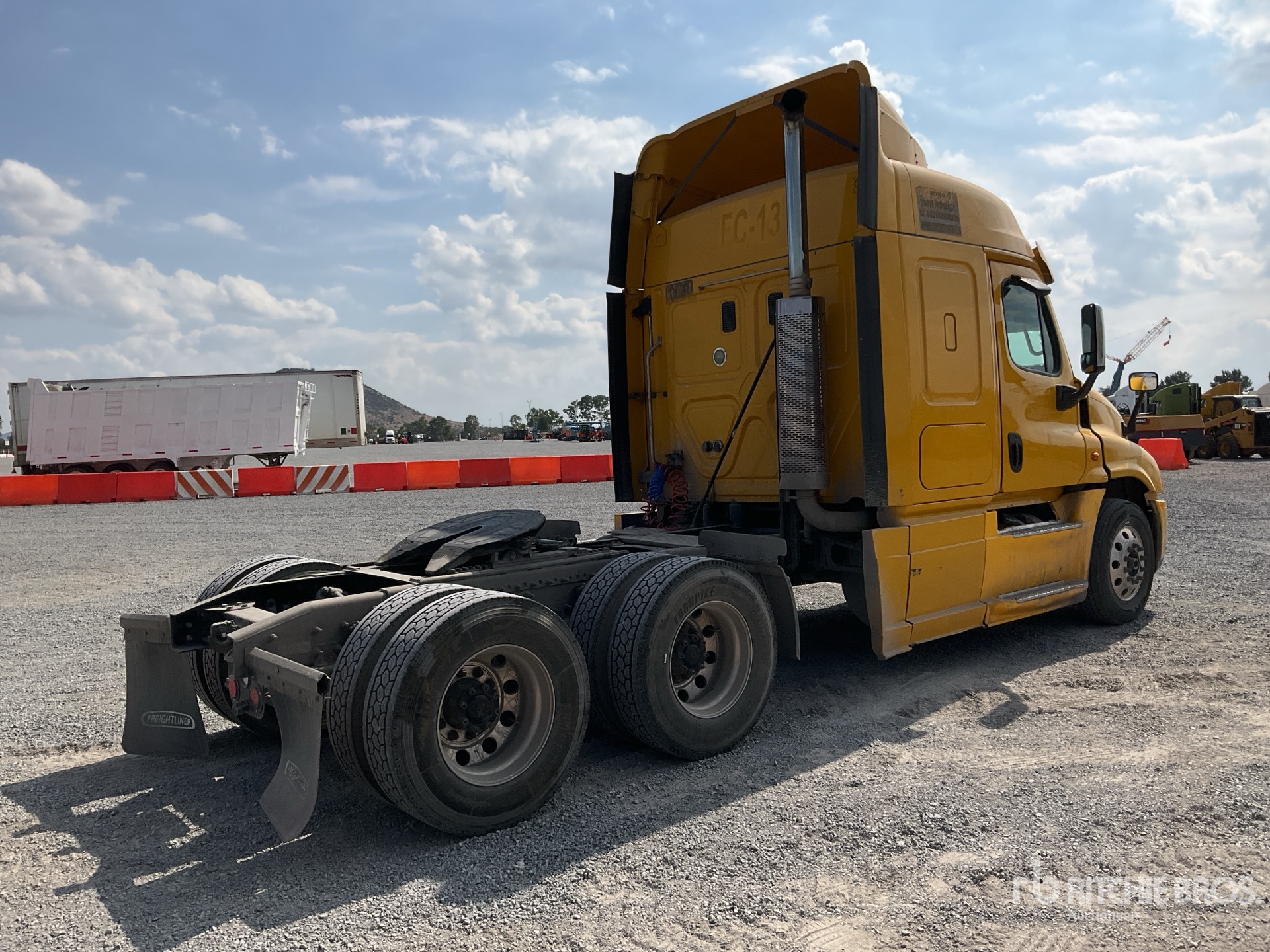 General Appearance with Foto, angolo anteriore sinistro