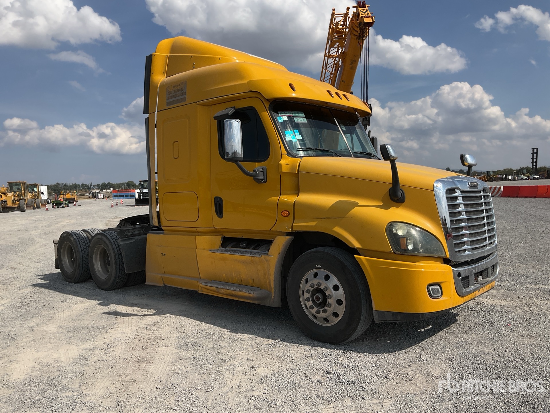 General Appearance with Foto, angolo anteriore destro