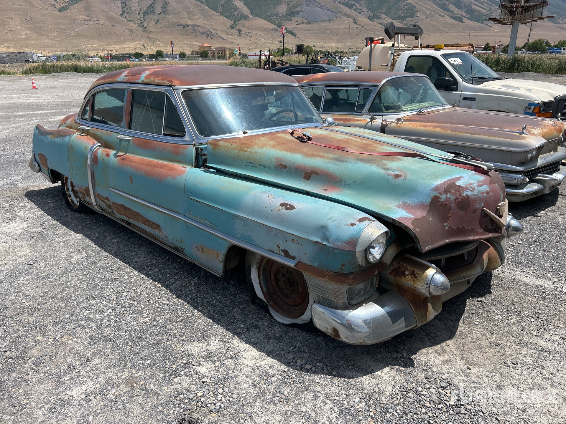 General Appearance with Picture, Left Rear Corner