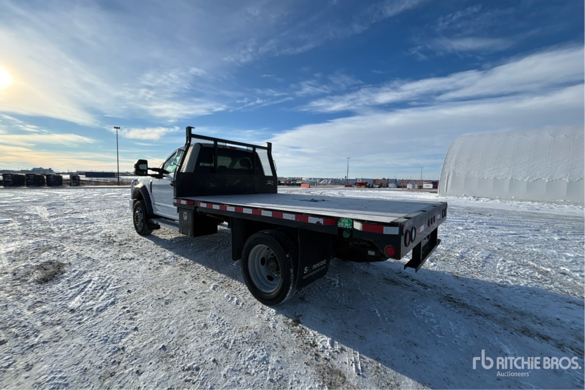 Aspect général with Image, coin arrière gauche