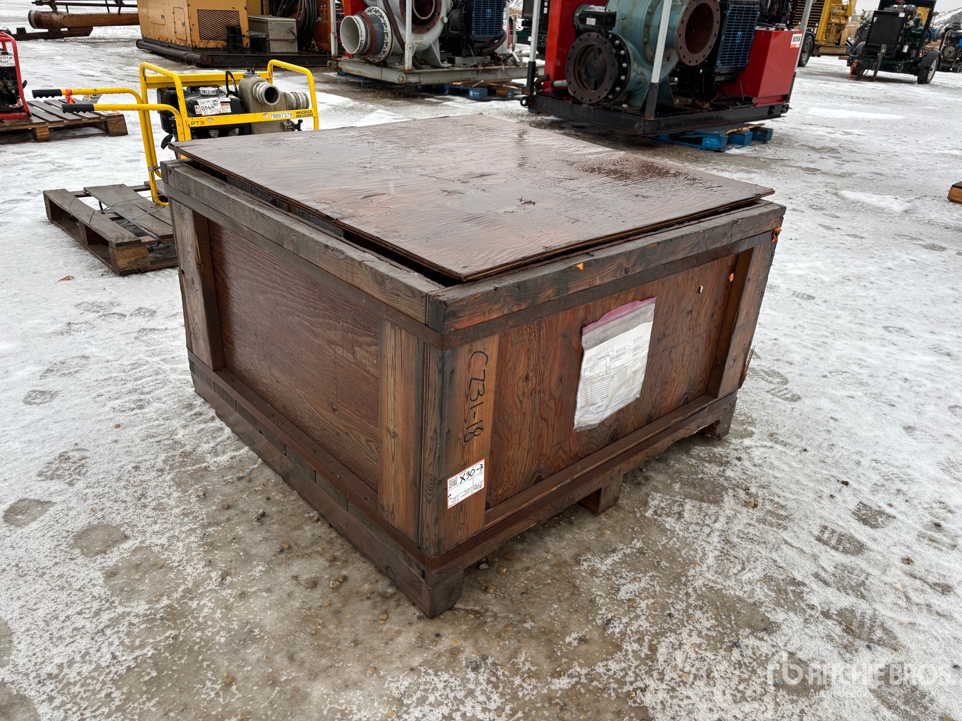 General Appearance with Bild, Ecke vorne rechts