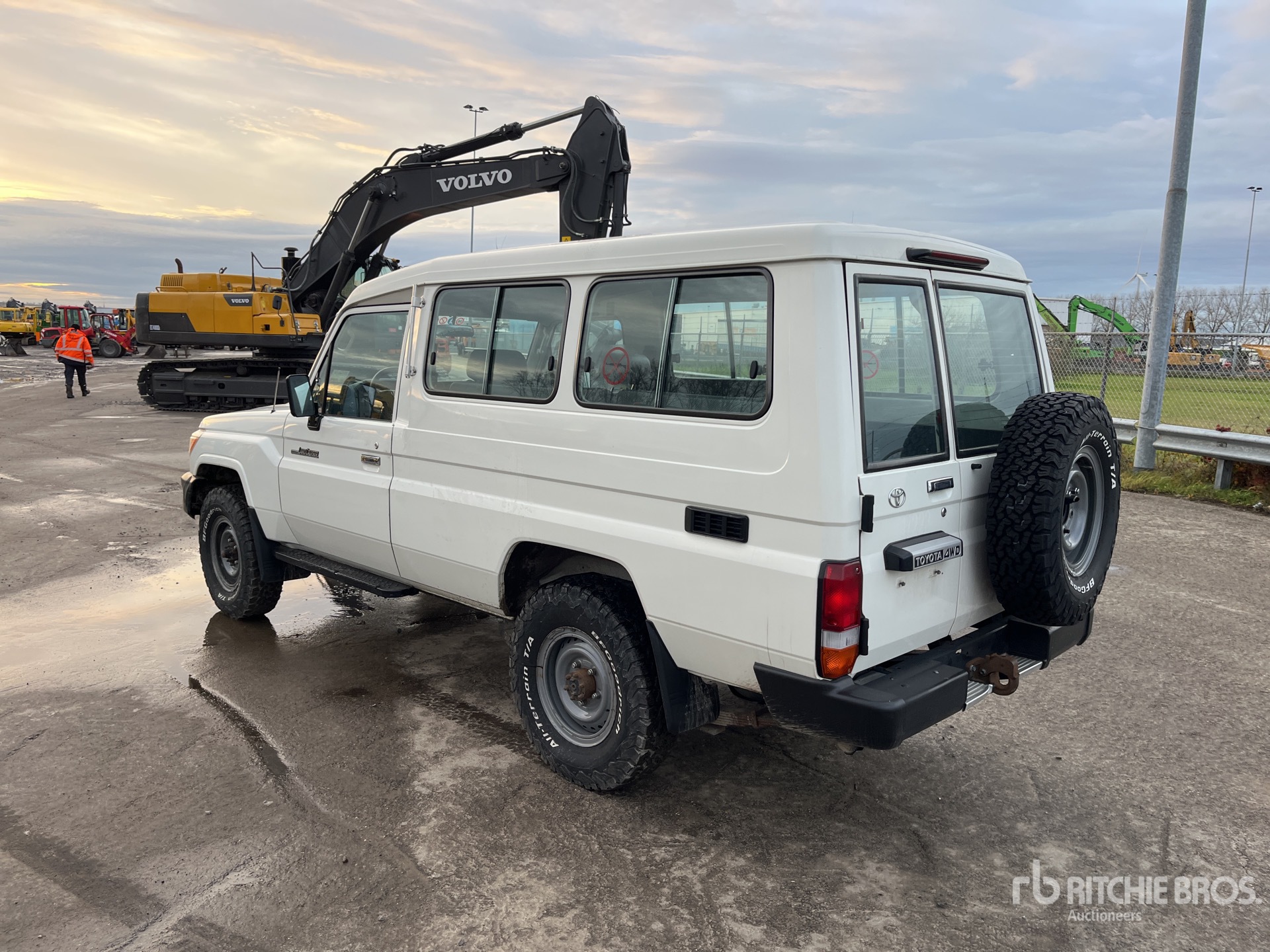 General Appearance with Picture, Left Rear Corner