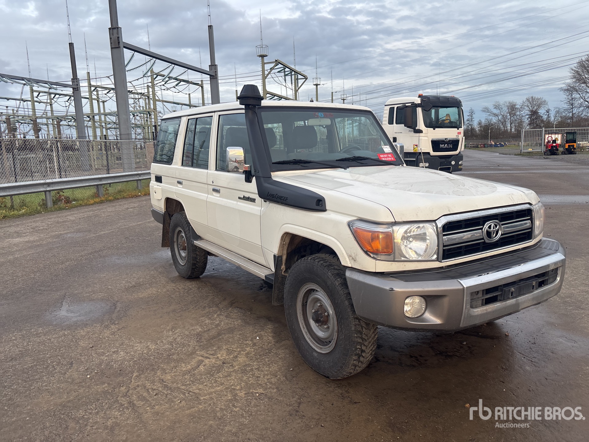 General Appearance with Picture, Right Front Corner