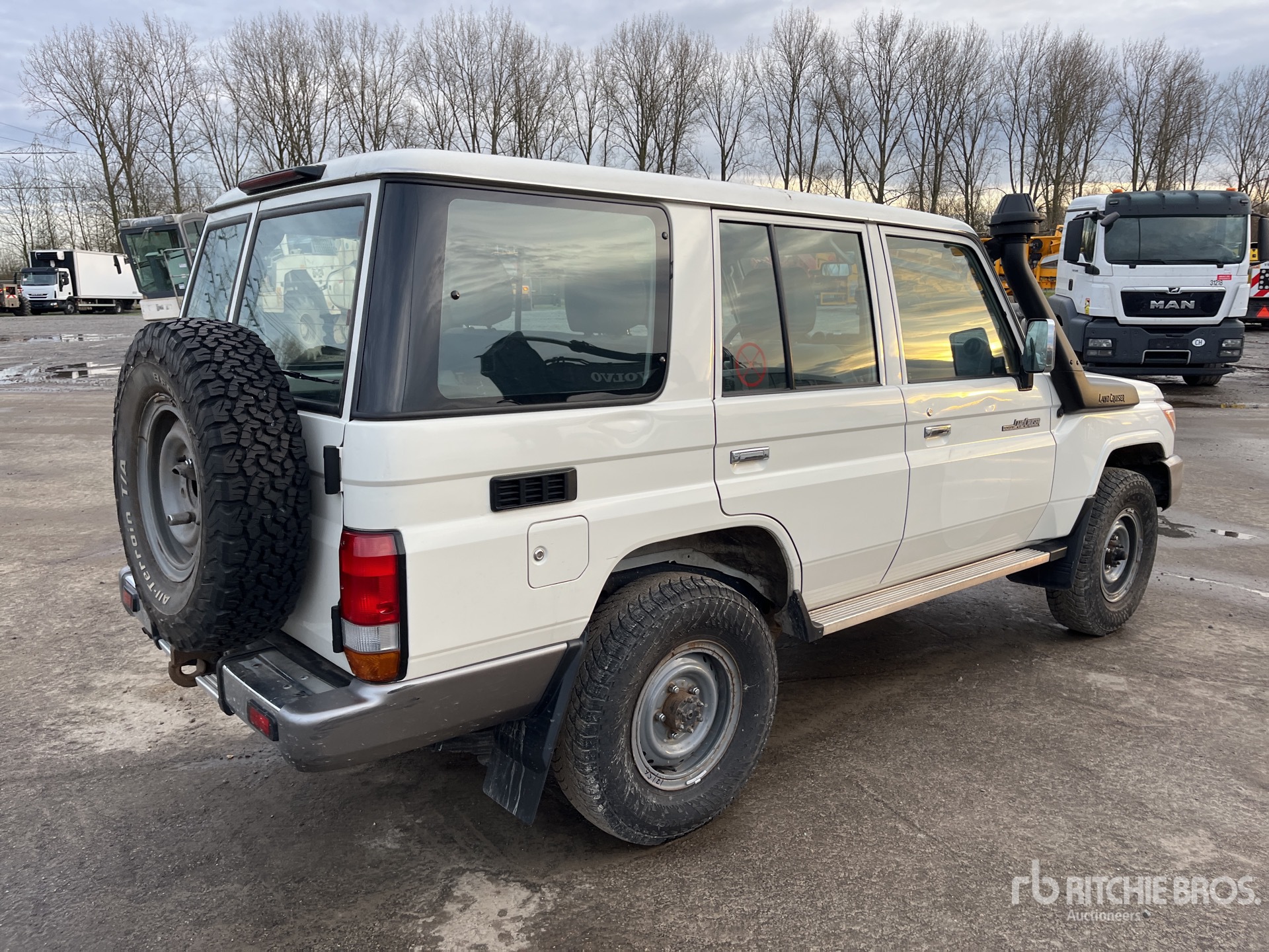 General Appearance with Picture, Right Rear Corner