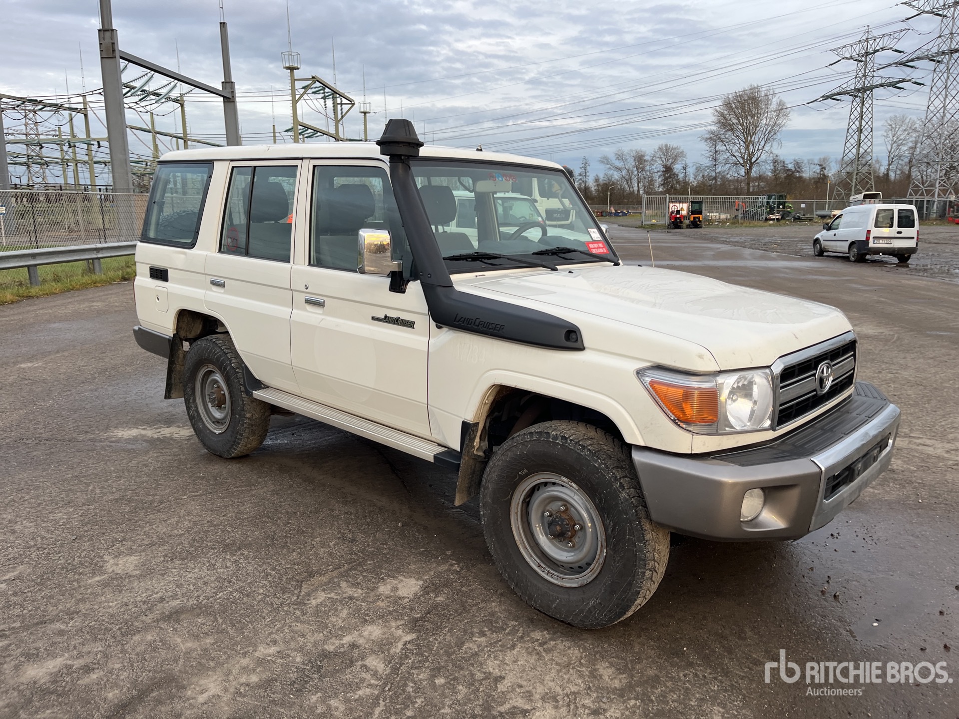 General Appearance with Picture, Right Front Corner