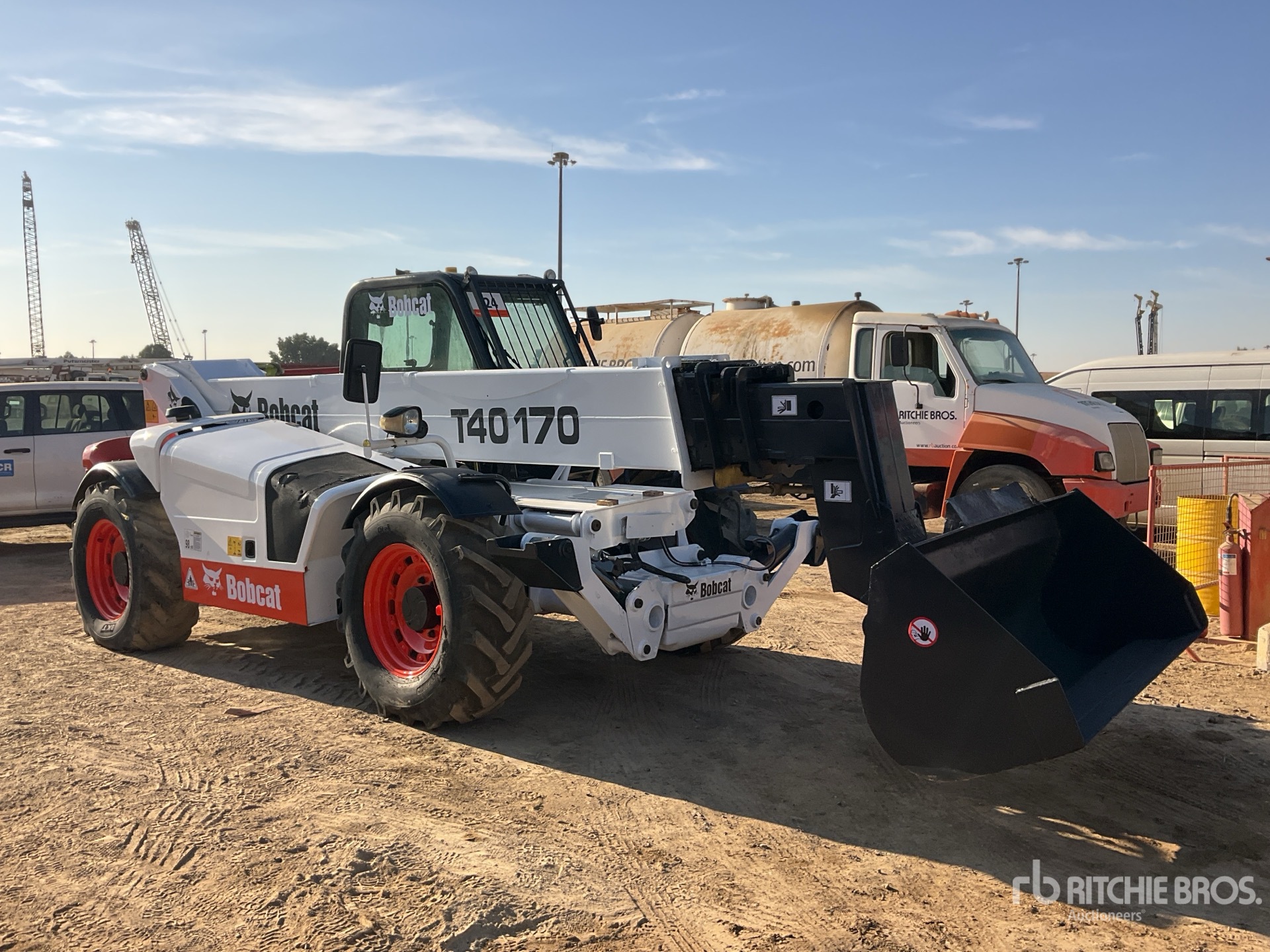 General Appearance with Foto, angolo anteriore destro