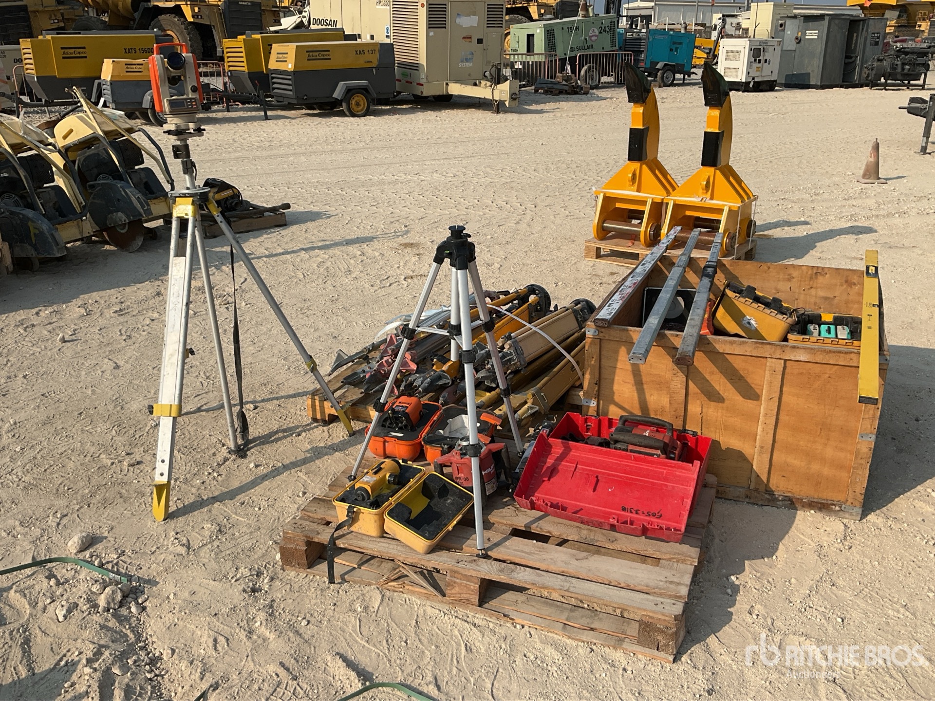 General Appearance with Bild, Ecke vorne links