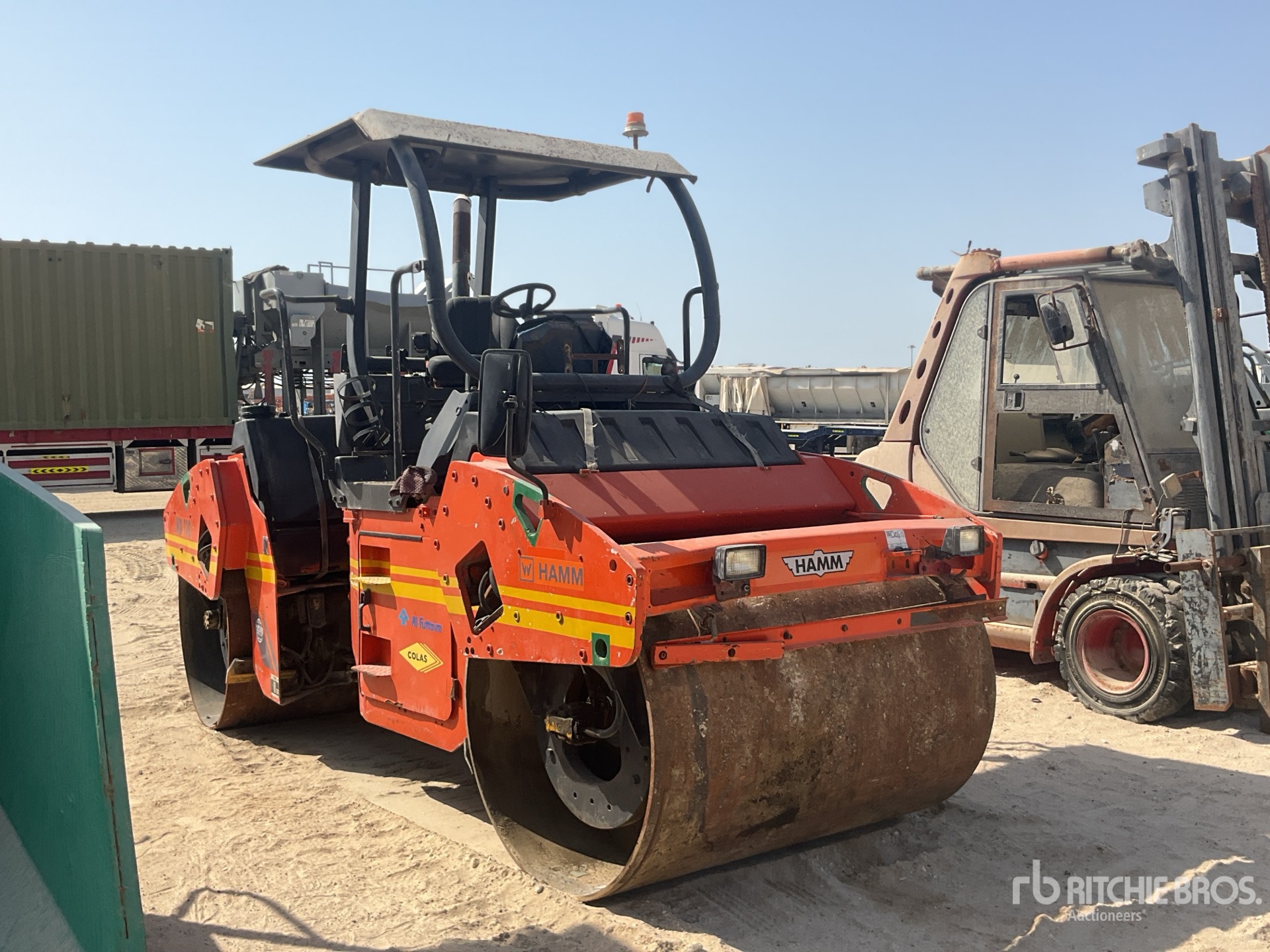 General Appearance with Bild, Ecke vorne rechts