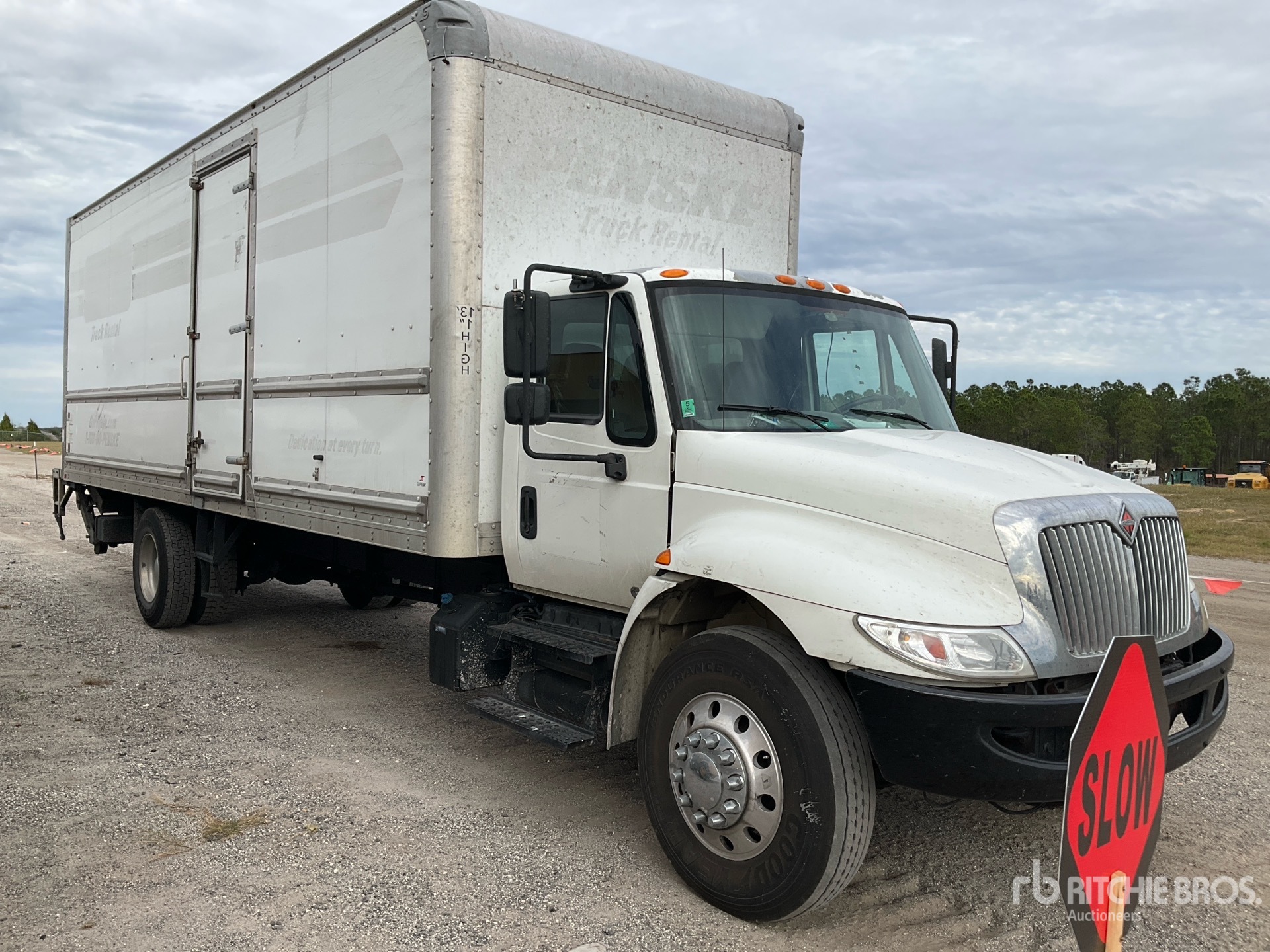 Aspect général with Image, coin avant droit