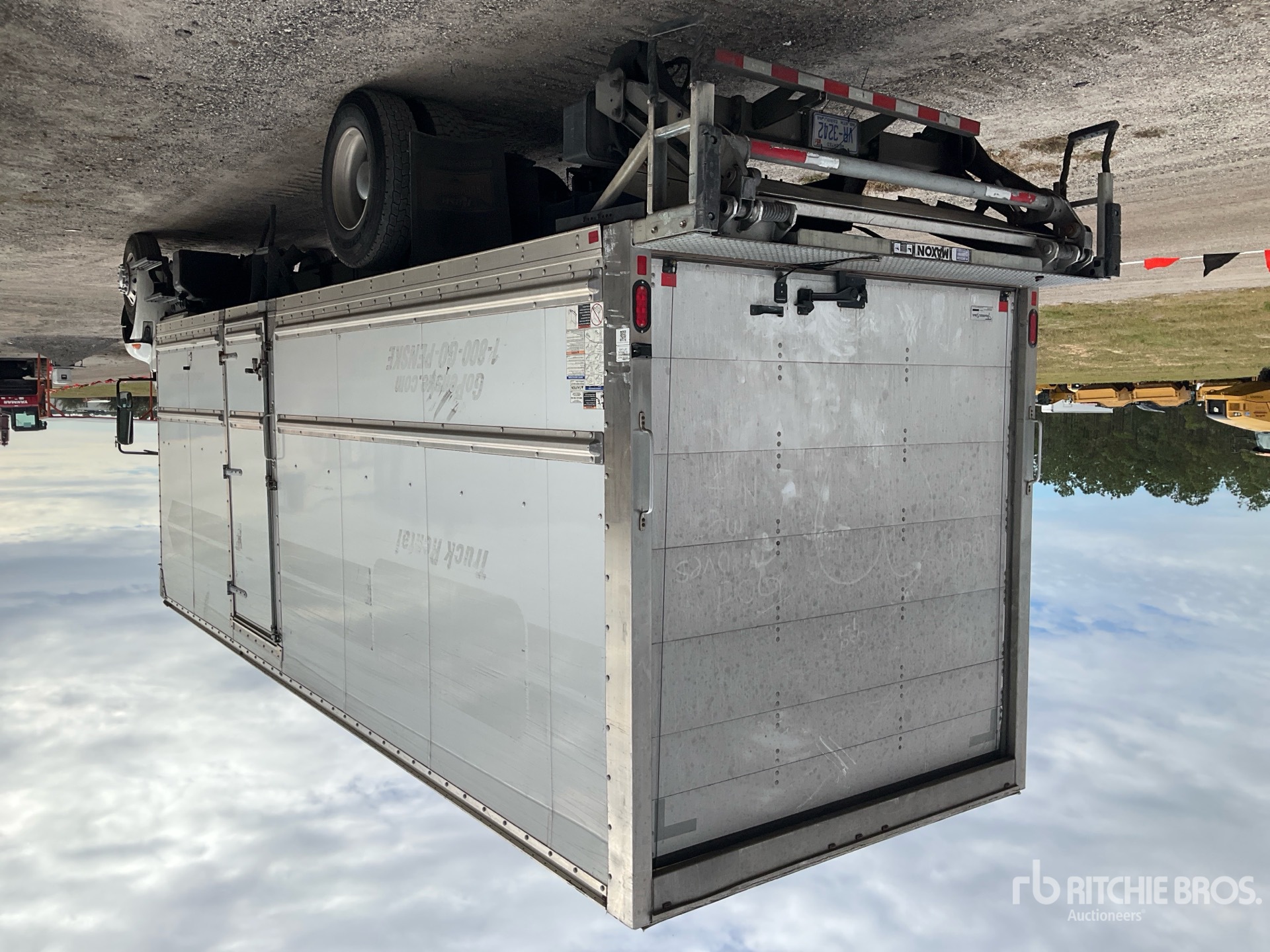 Aspect général with Image, coin arrière droit