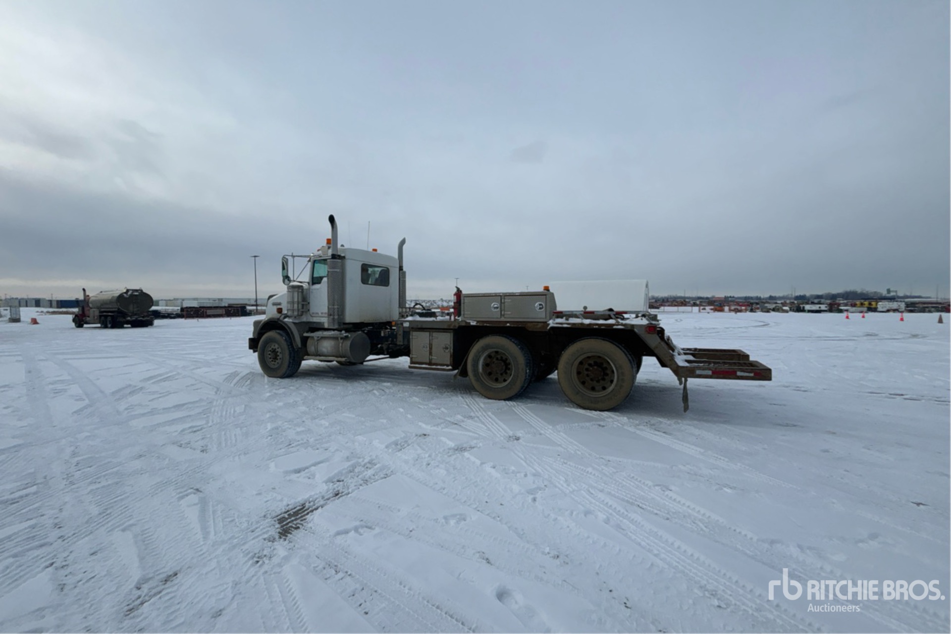 General Appearance with Bild, Ecke hinten links