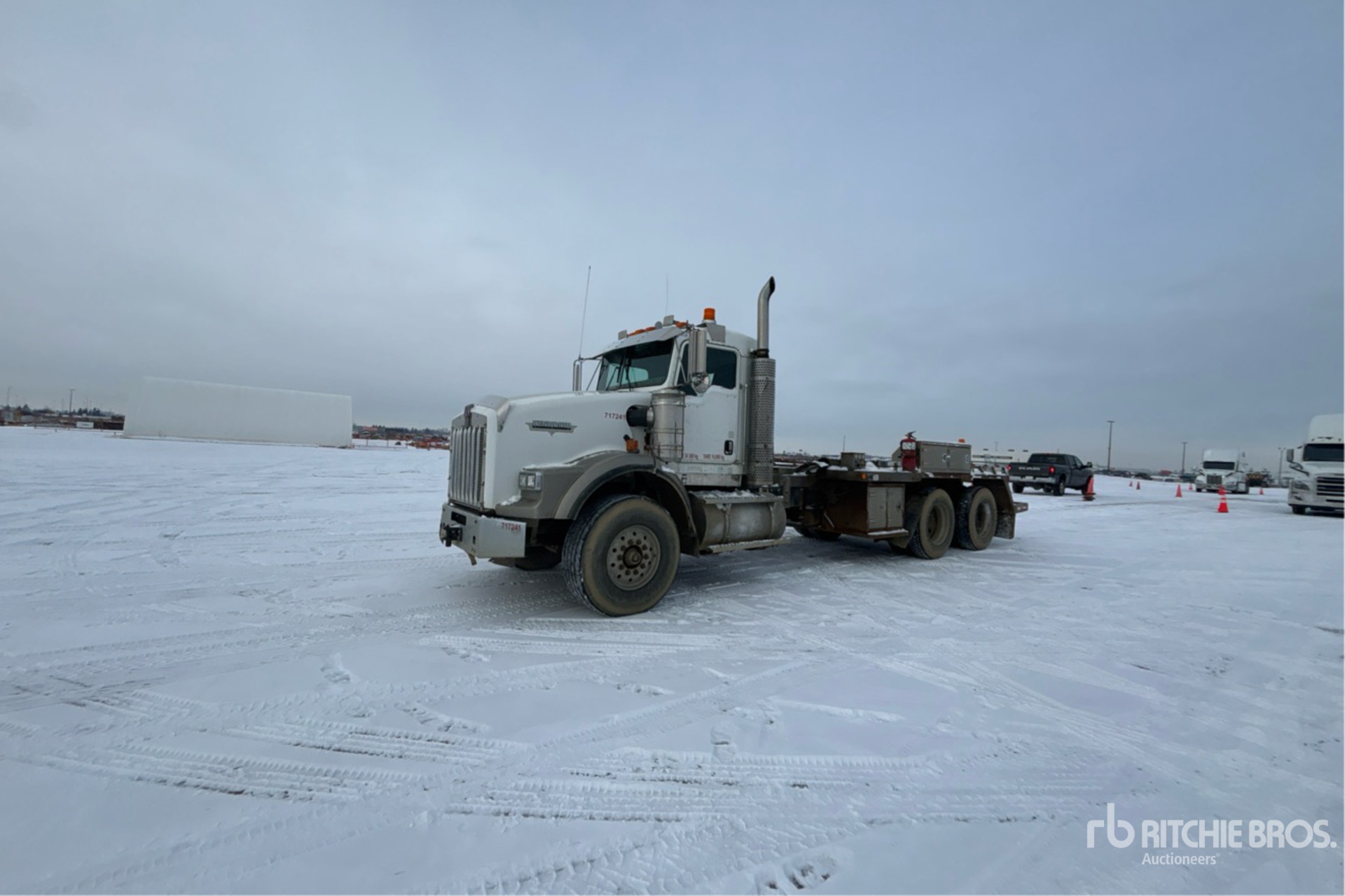 General Appearance with Bild, Ecke vorne links