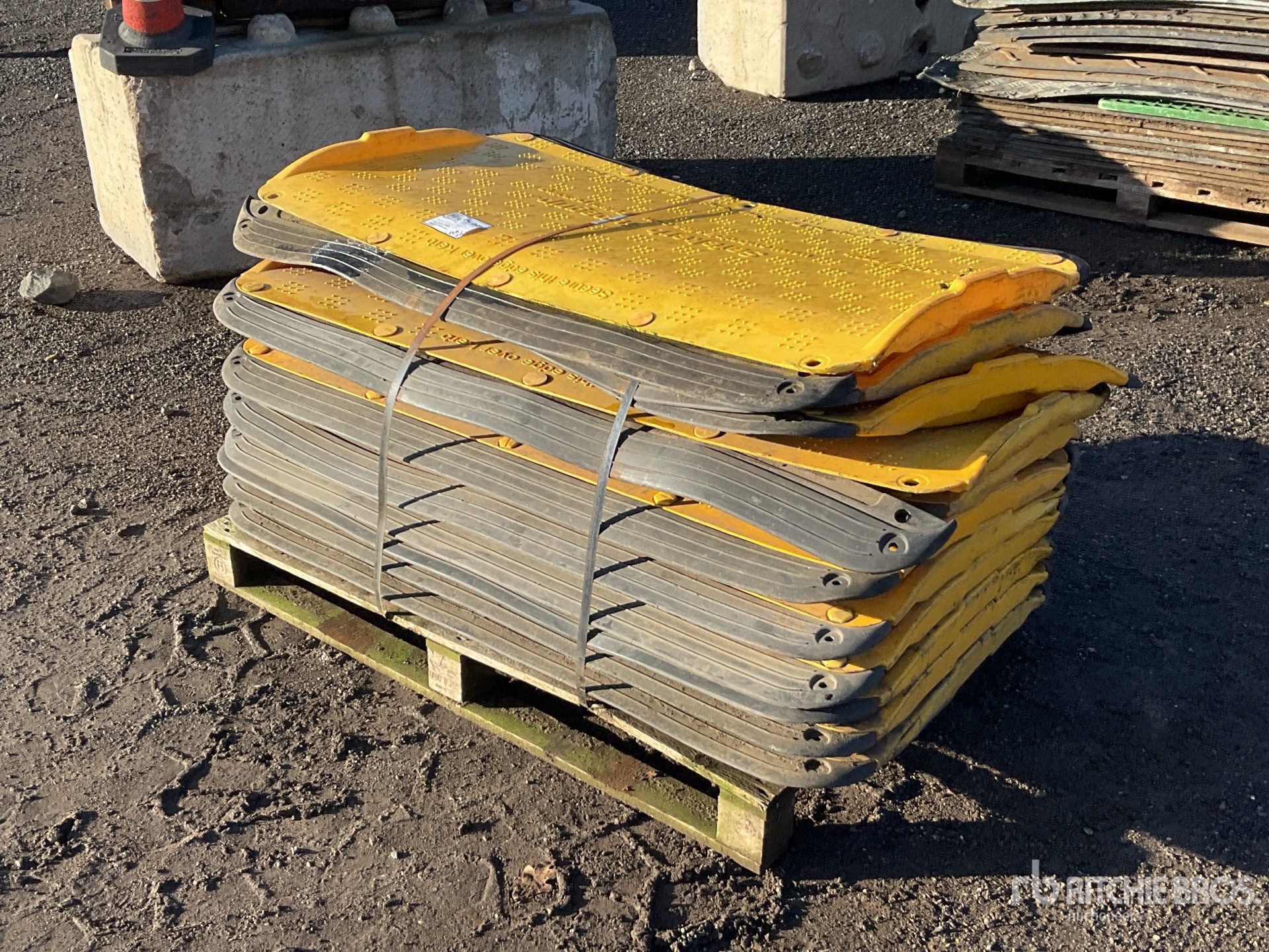 General Appearance with Featured Photo