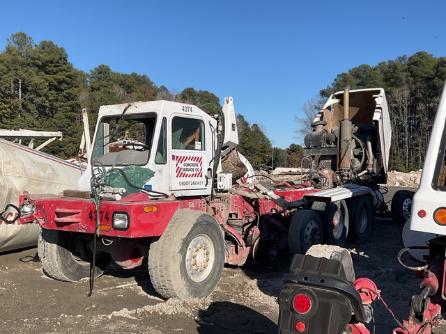 1988 Oshkosh S-Series 10x4 Front Discharge Mixer Truck (Inoperable)