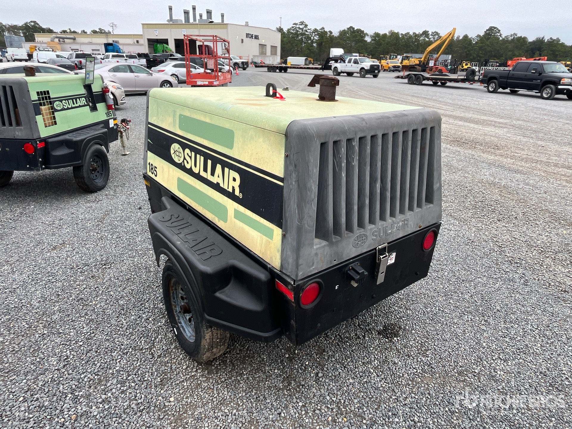 General Appearance with Bild, Ecke hinten links