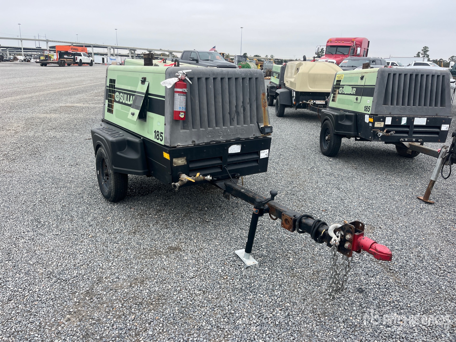 General Appearance with Bild, Ecke vorne rechts