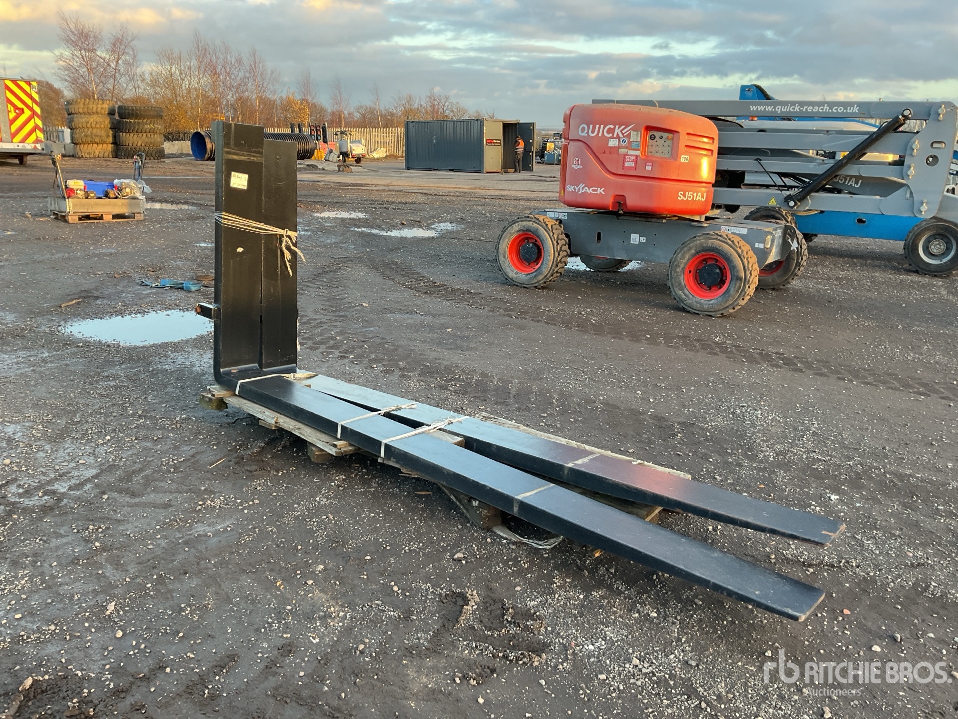 General Appearance with Picture, Right Front Corner