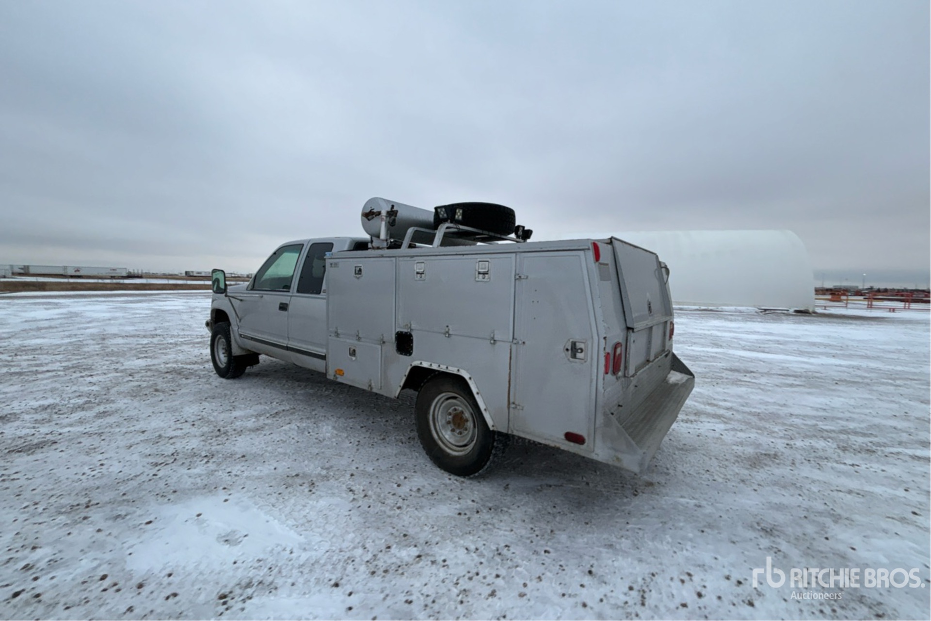 General Appearance with Picture, Left Rear Corner