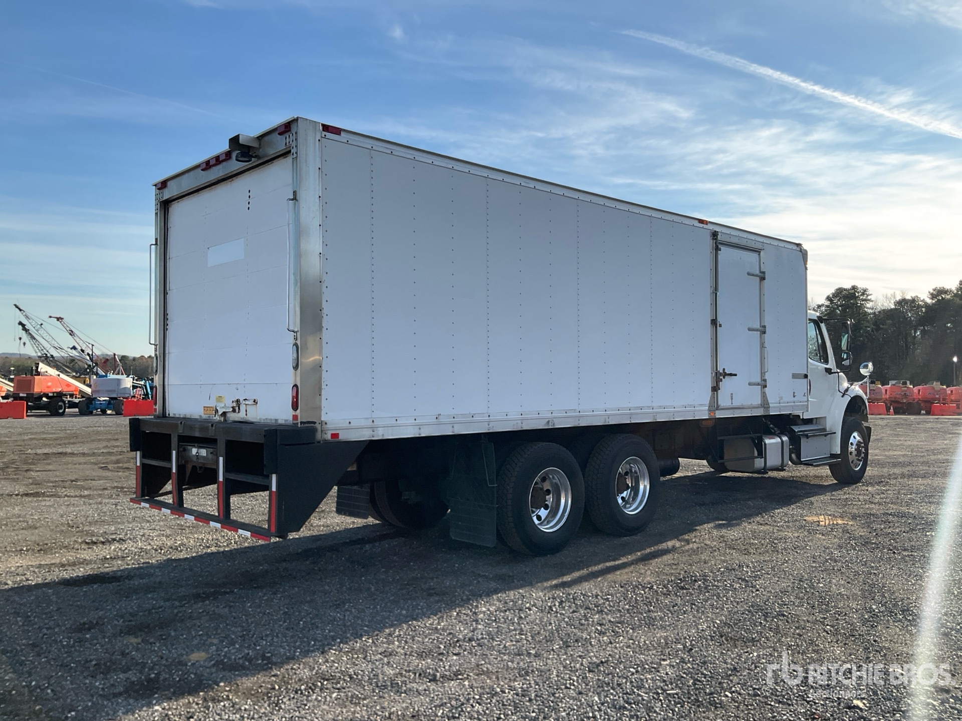 Aspect général with Image, coin arrière droit