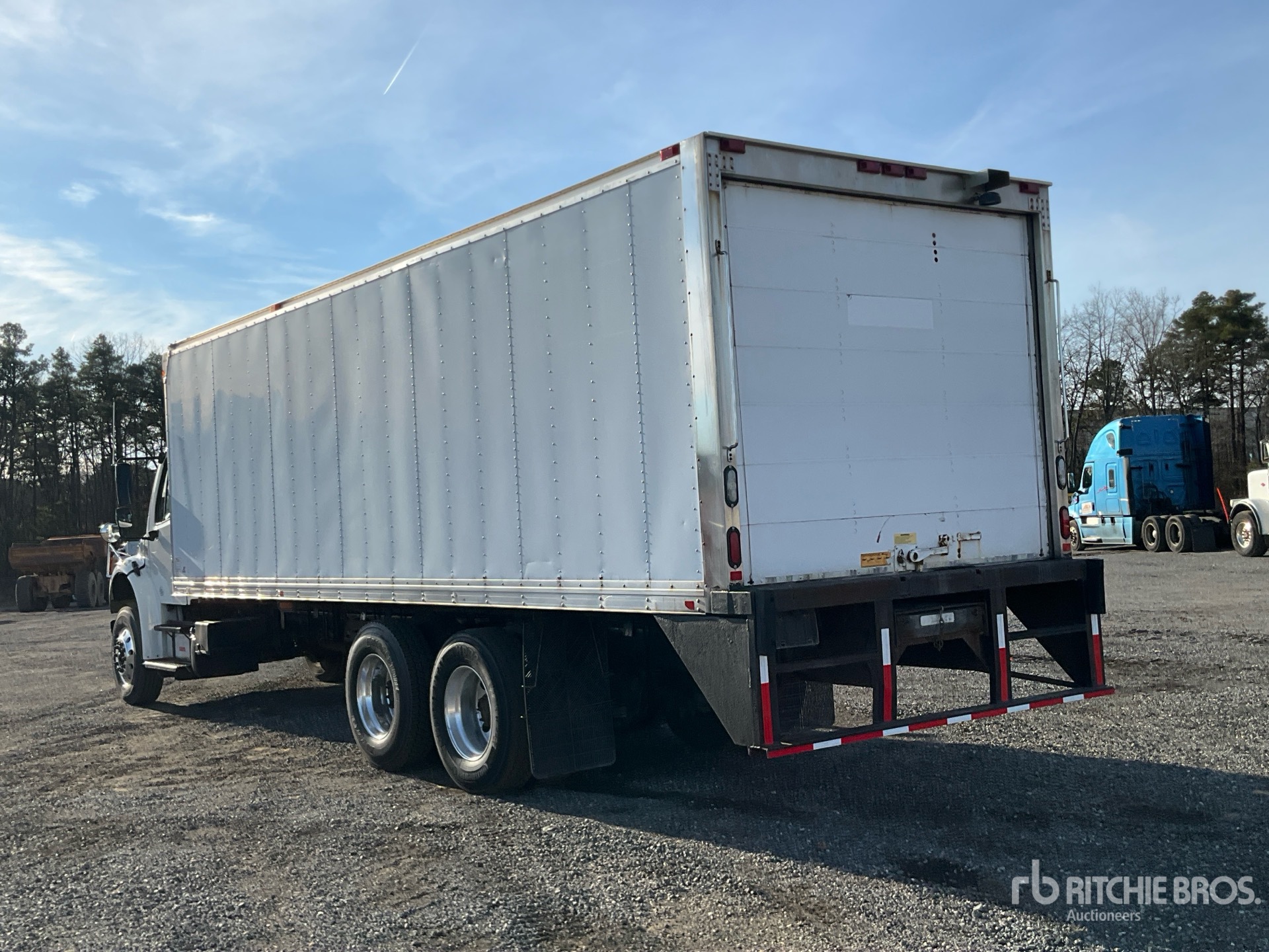 Aspect général with Image, coin arrière gauche