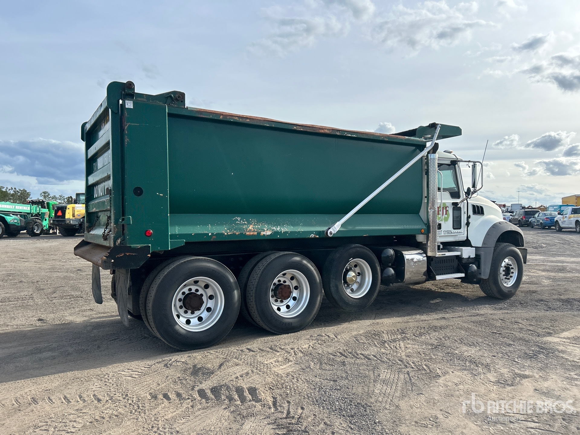Aspect général with Image, coin arrière droit