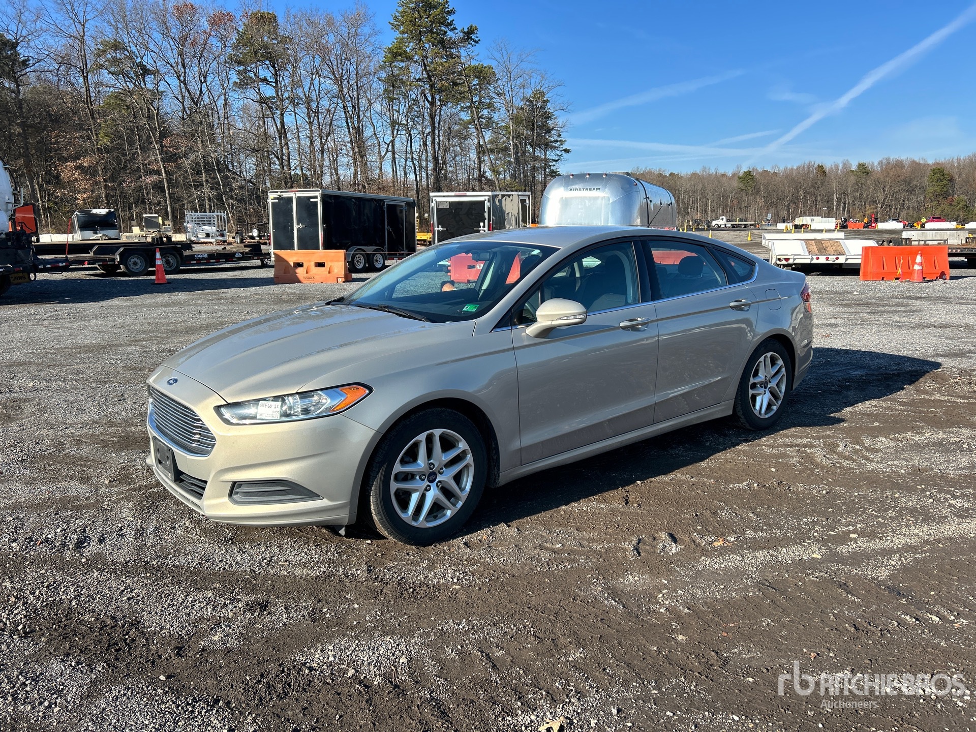 General Appearance with Foto, angolo anteriore sinistro