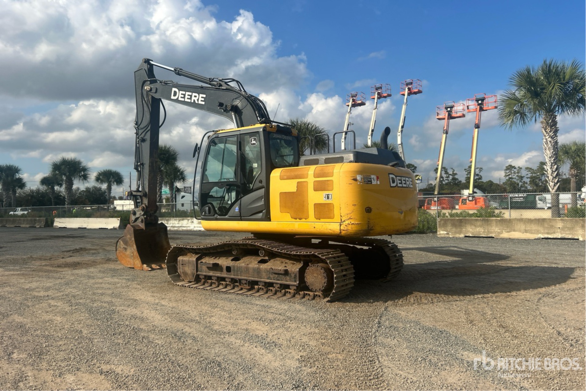 General Appearance with Foto, angolo posteriore sinistro