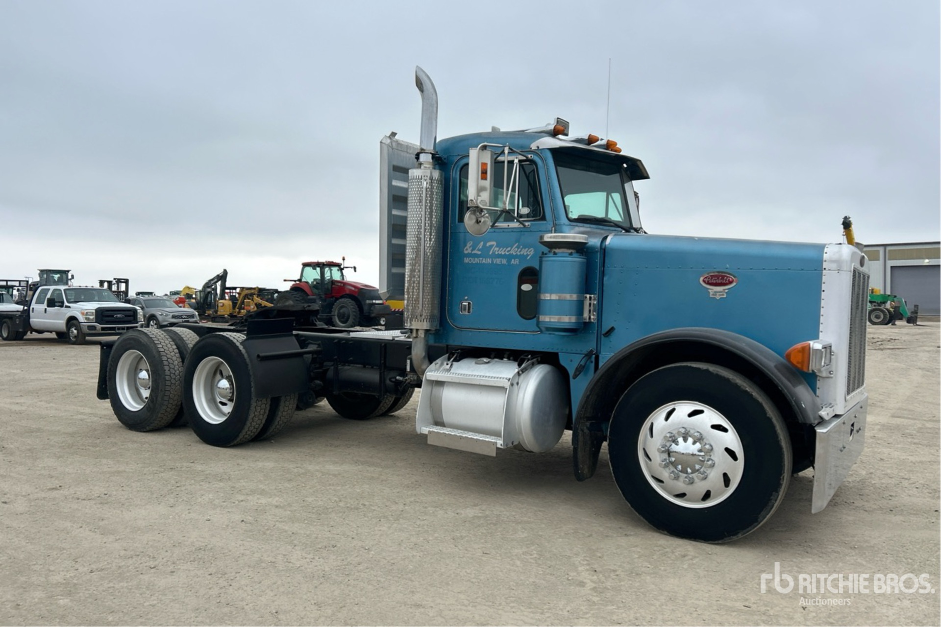 General Appearance with Picture, Right Front Corner