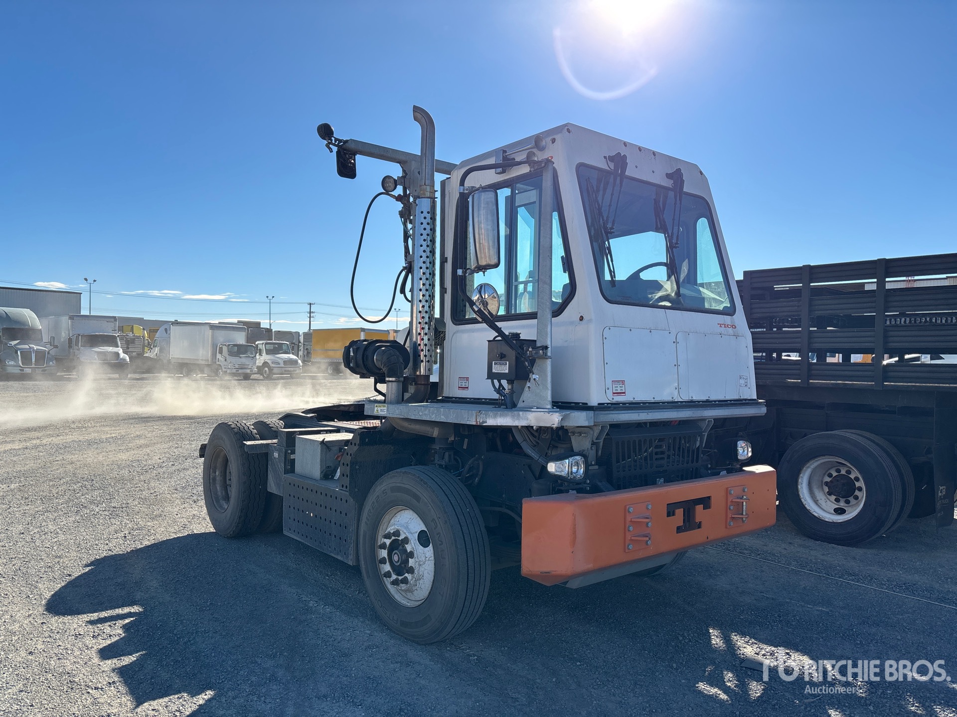 Aspect général with Image, coin avant droit