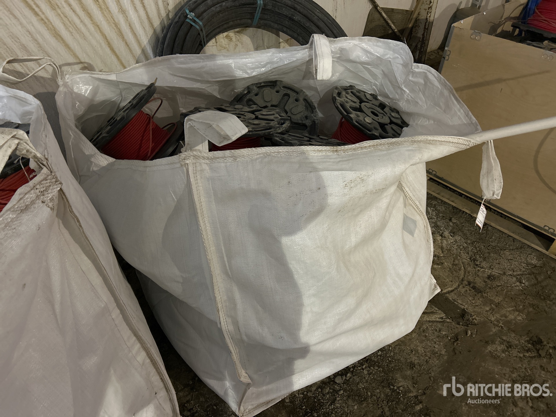 General Appearance with Bild, Ecke vorne rechts