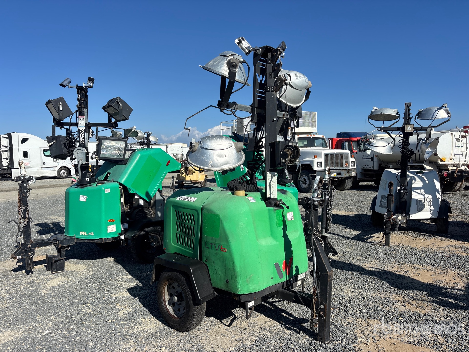 General Appearance with Picture, Right Front Corner