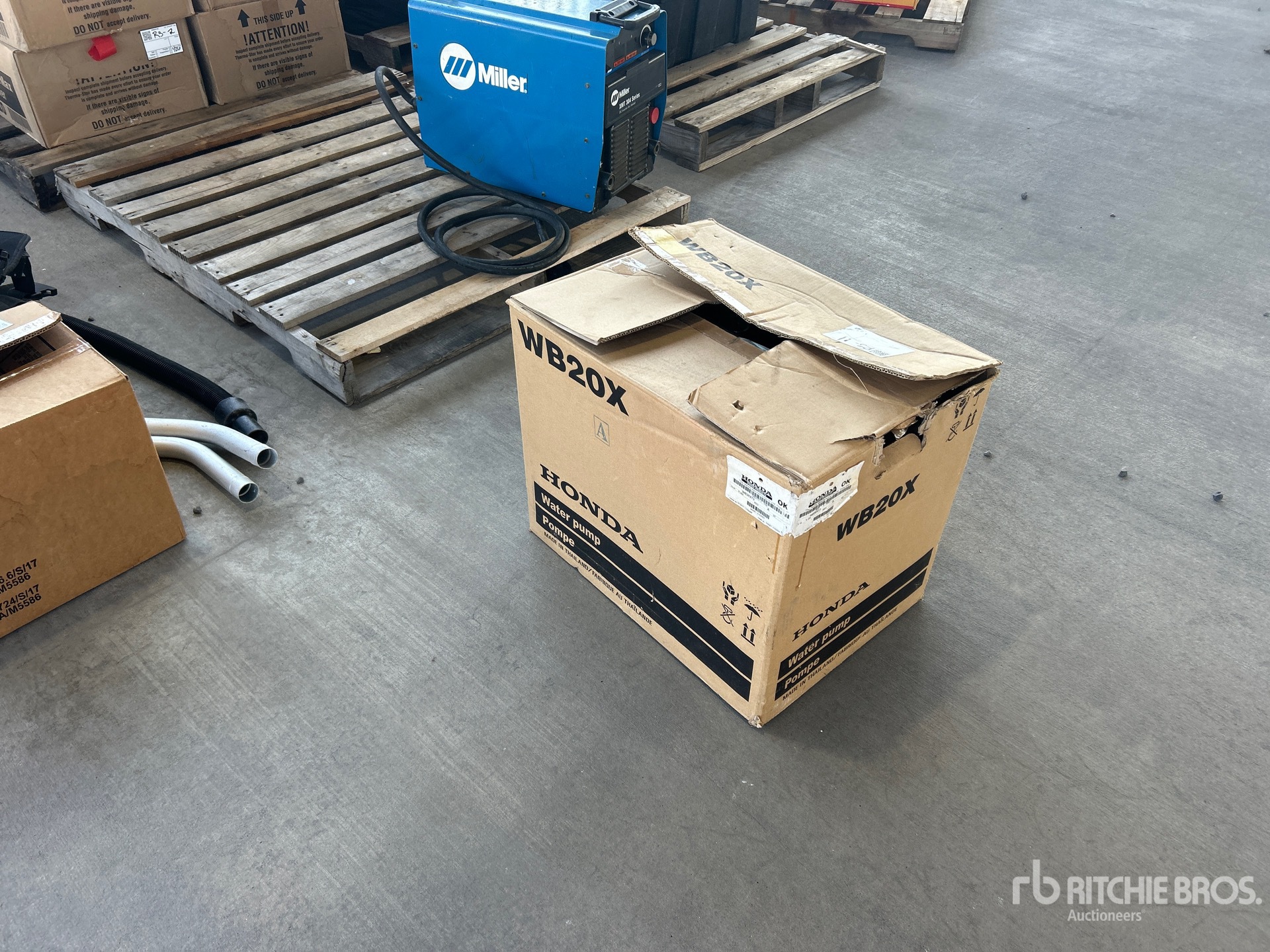 General Appearance with Image, coin avant droit