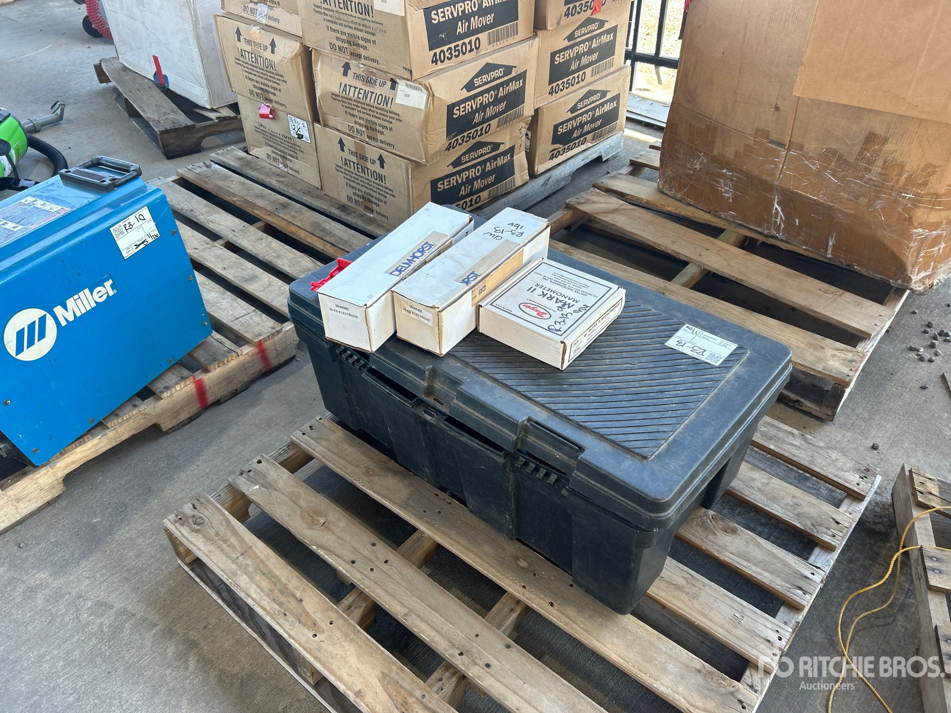 General Appearance with Image, coin avant droit