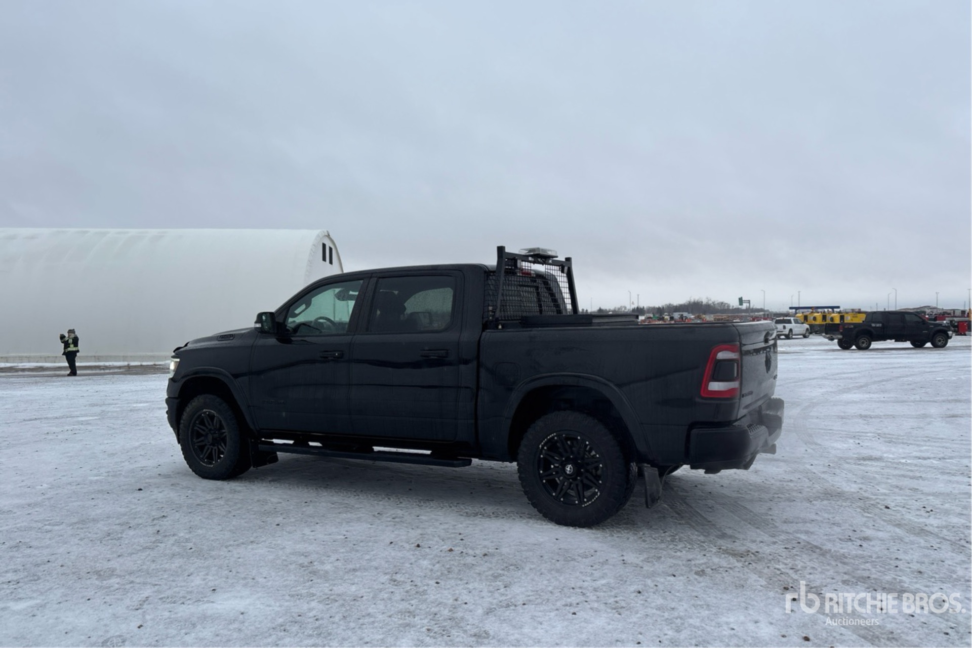 General Appearance with Foto, angolo posteriore sinistro