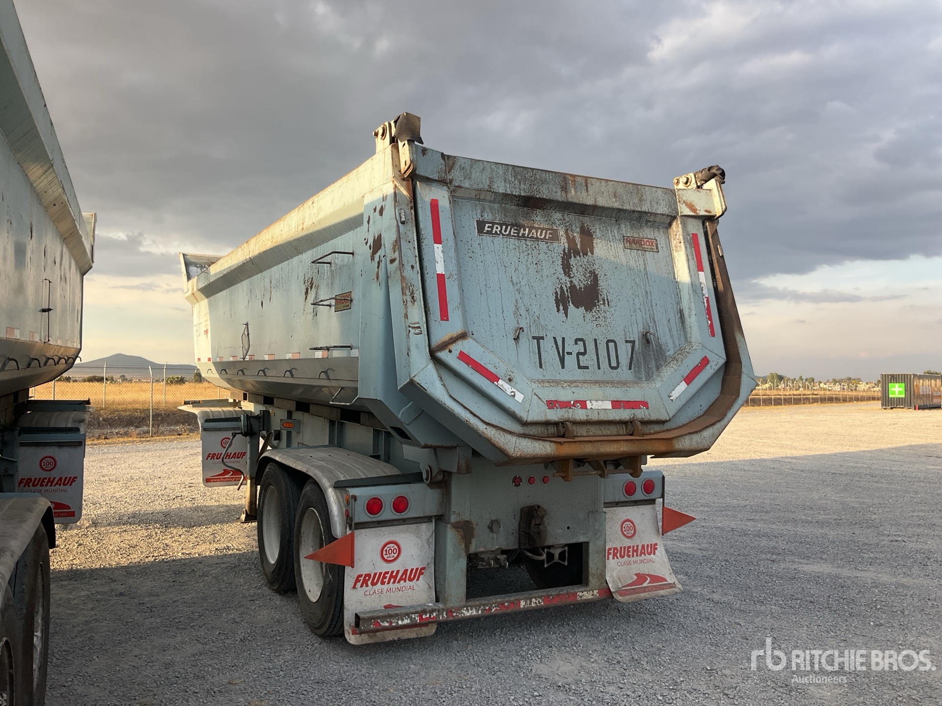 General Appearance with Bild, Ecke hinten links