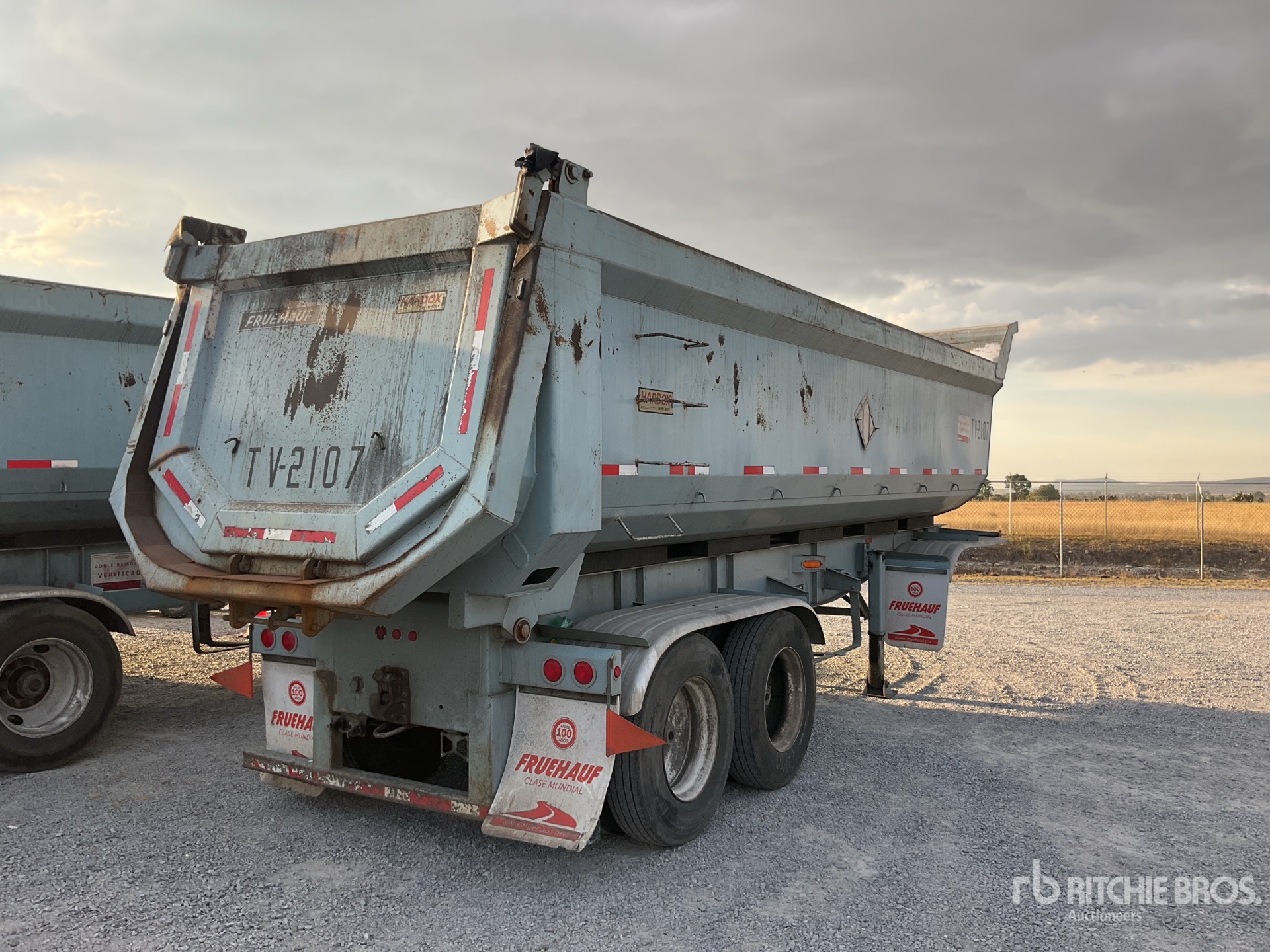 General Appearance with Bild, Ecke hinten rechts