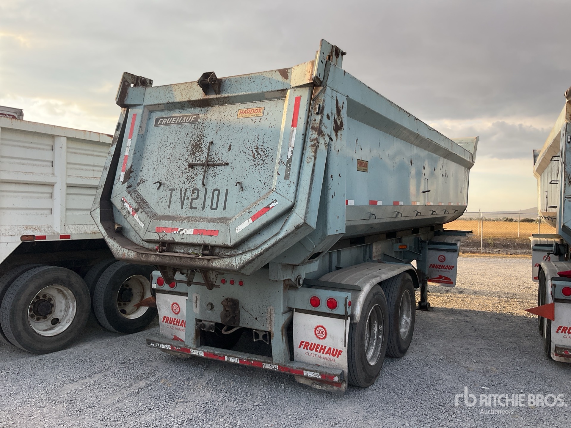 General Appearance with Bild, Ecke hinten rechts