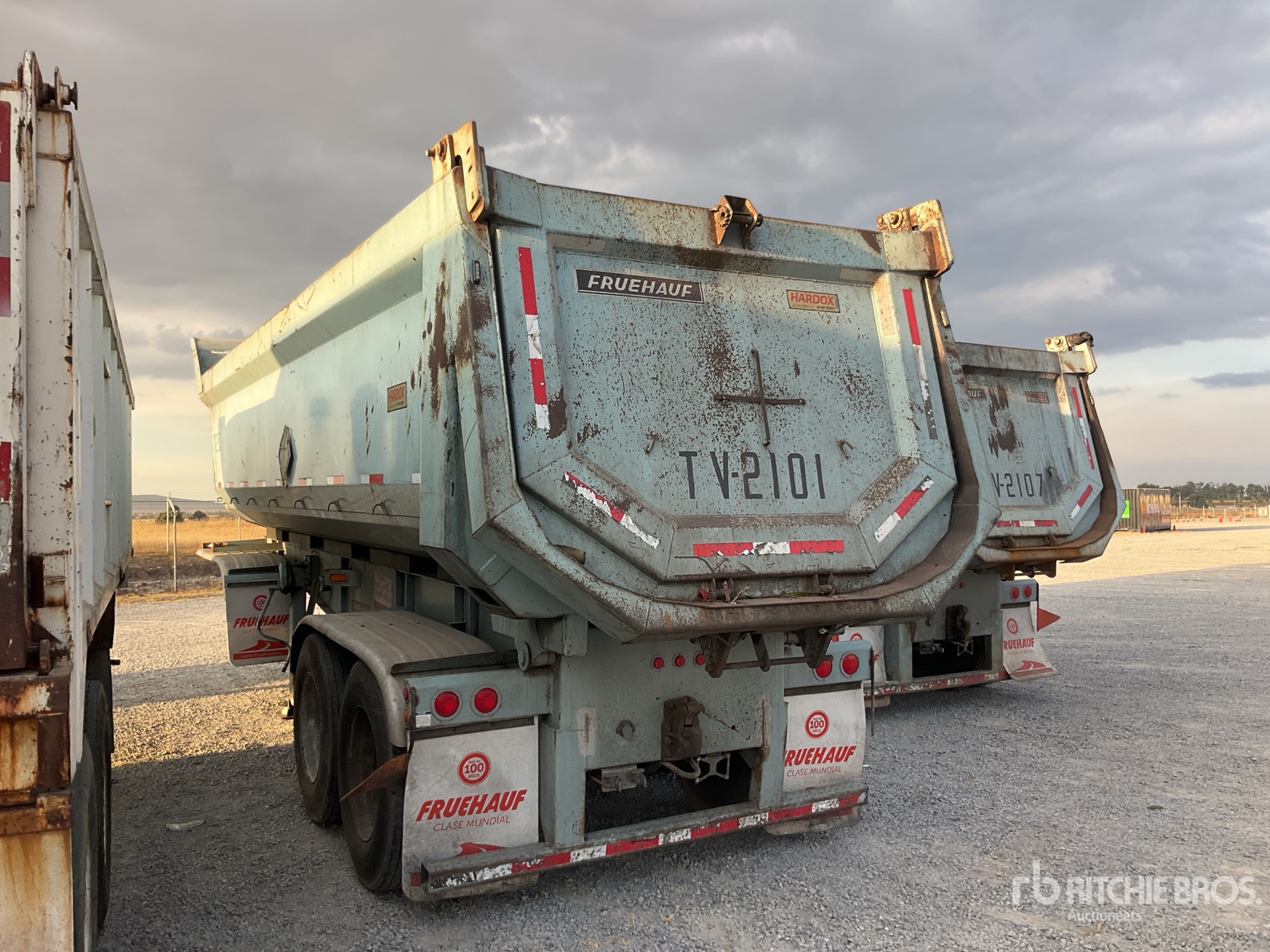 General Appearance with Bild, Ecke hinten links