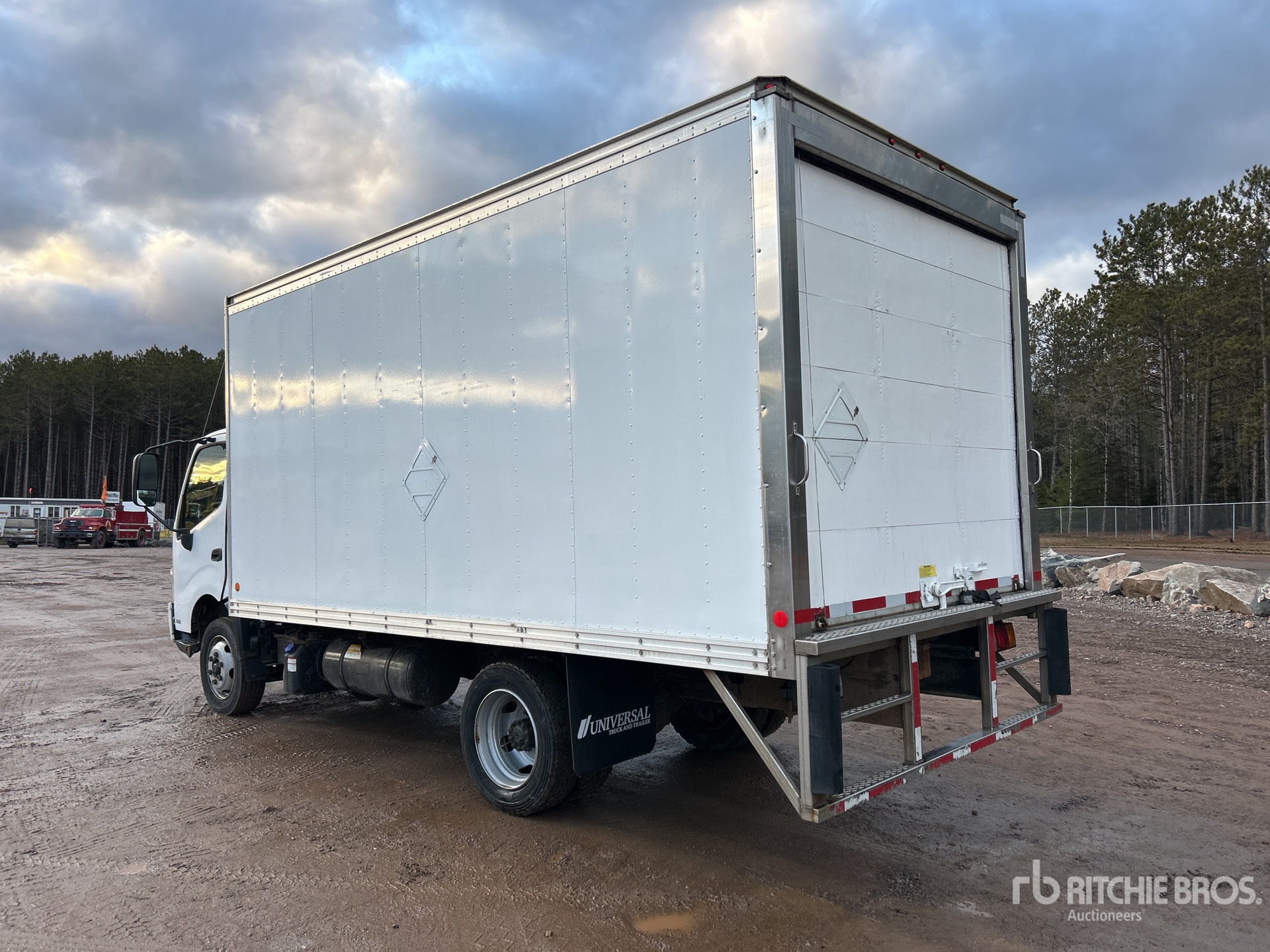 Aspect général with Image, coin arrière gauche