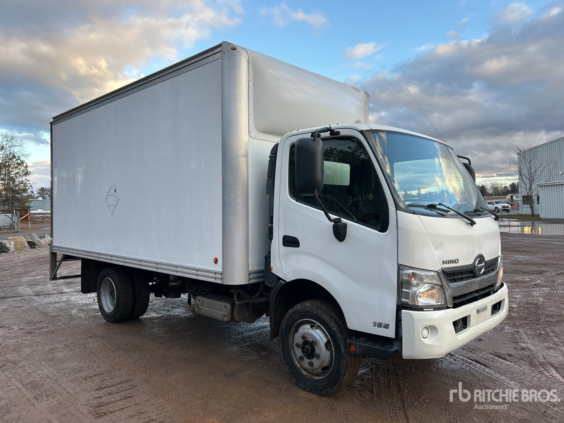 Aspect général with Image, coin avant droit