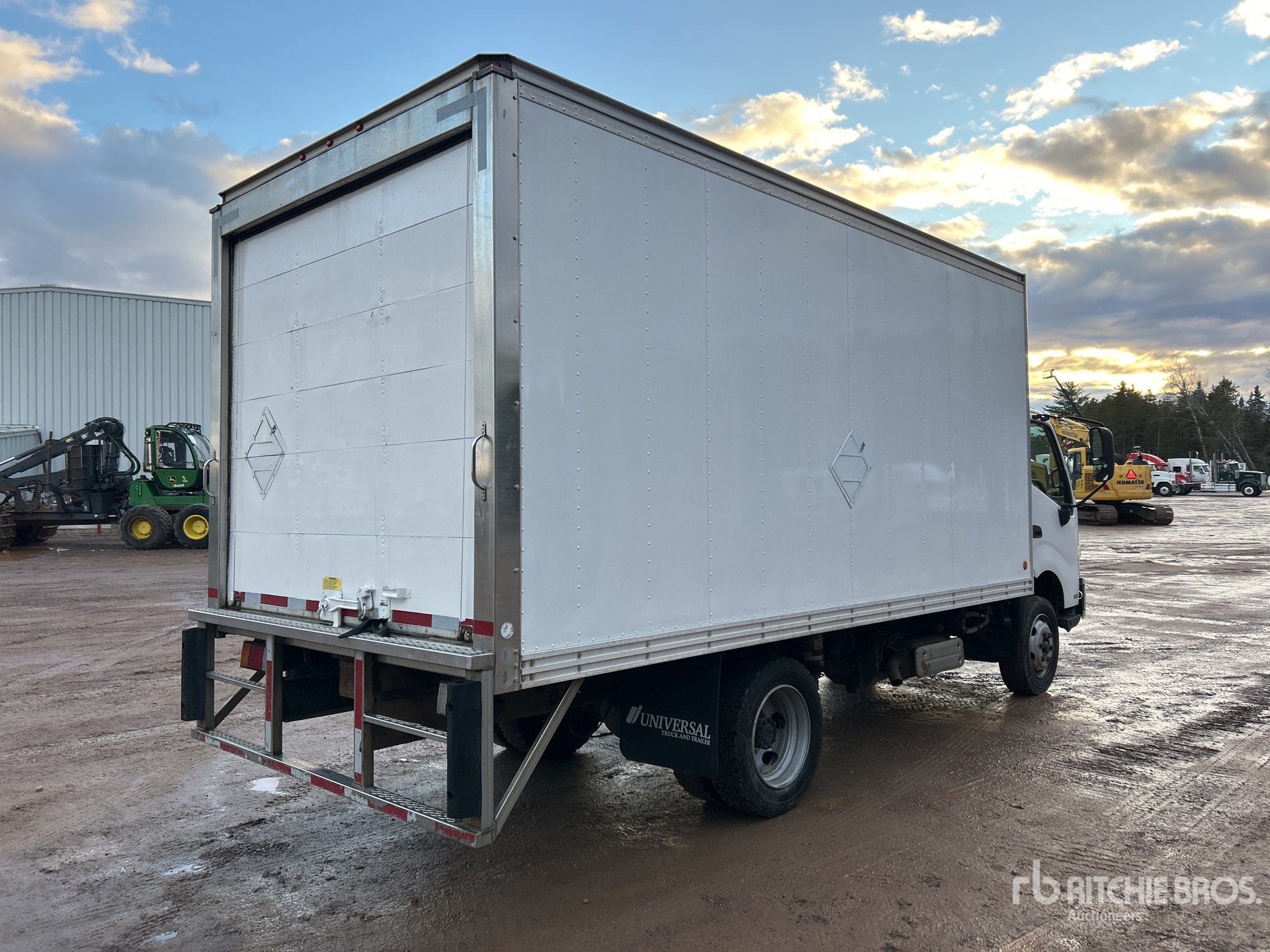 Aspect général with Image, coin arrière droit