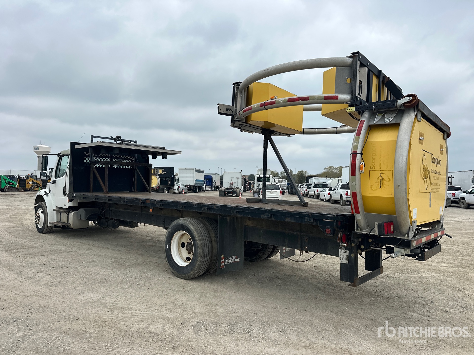 General Appearance with Foto, angolo posteriore sinistro